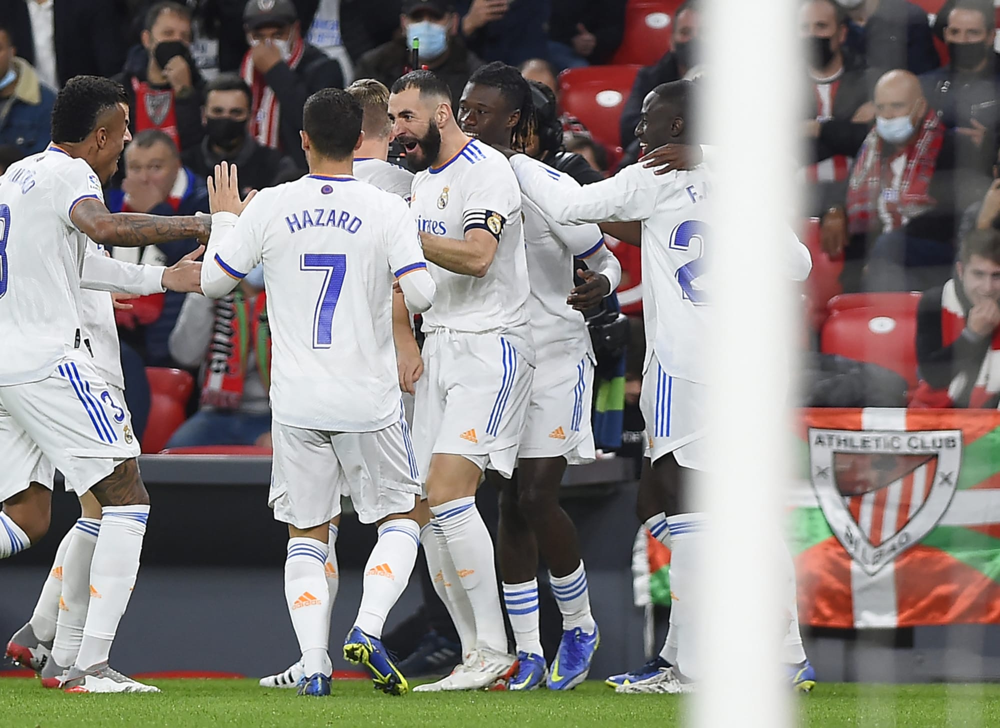 Karim Benzema scored one of the best curlers you'll see vs. Athletic Bilbao