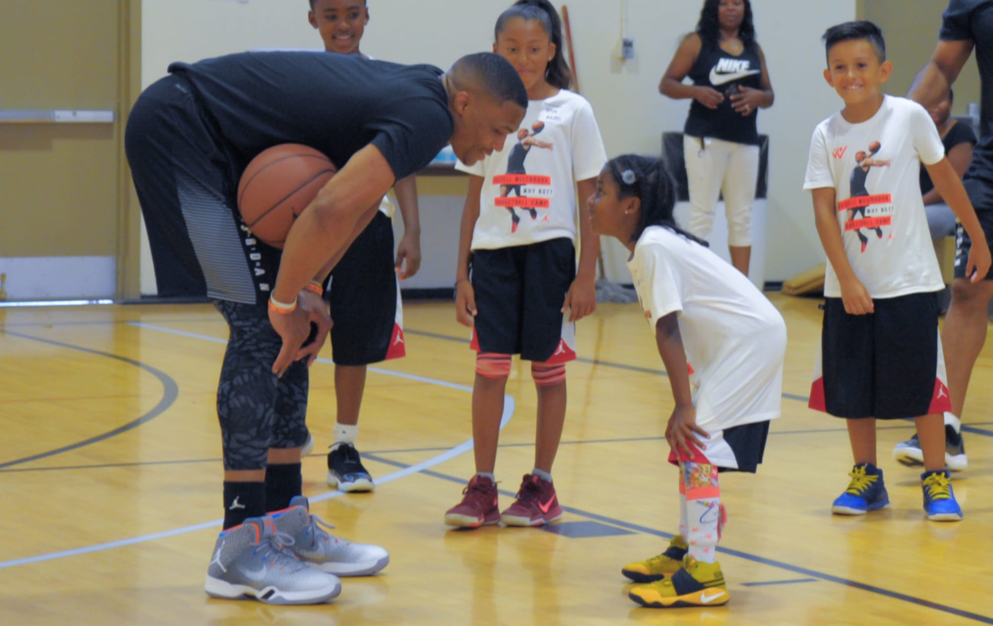 Satire lighed at opfinde Russell Westbrook creating memories at youth basketball camps