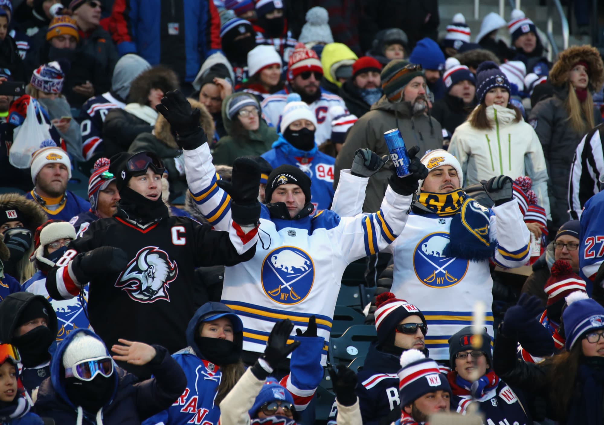 Хк баффало. Баффало Сейбрз зимняя классика. Баффало город в США. Buffalo sabres Fans. Хоккей крутые фото.