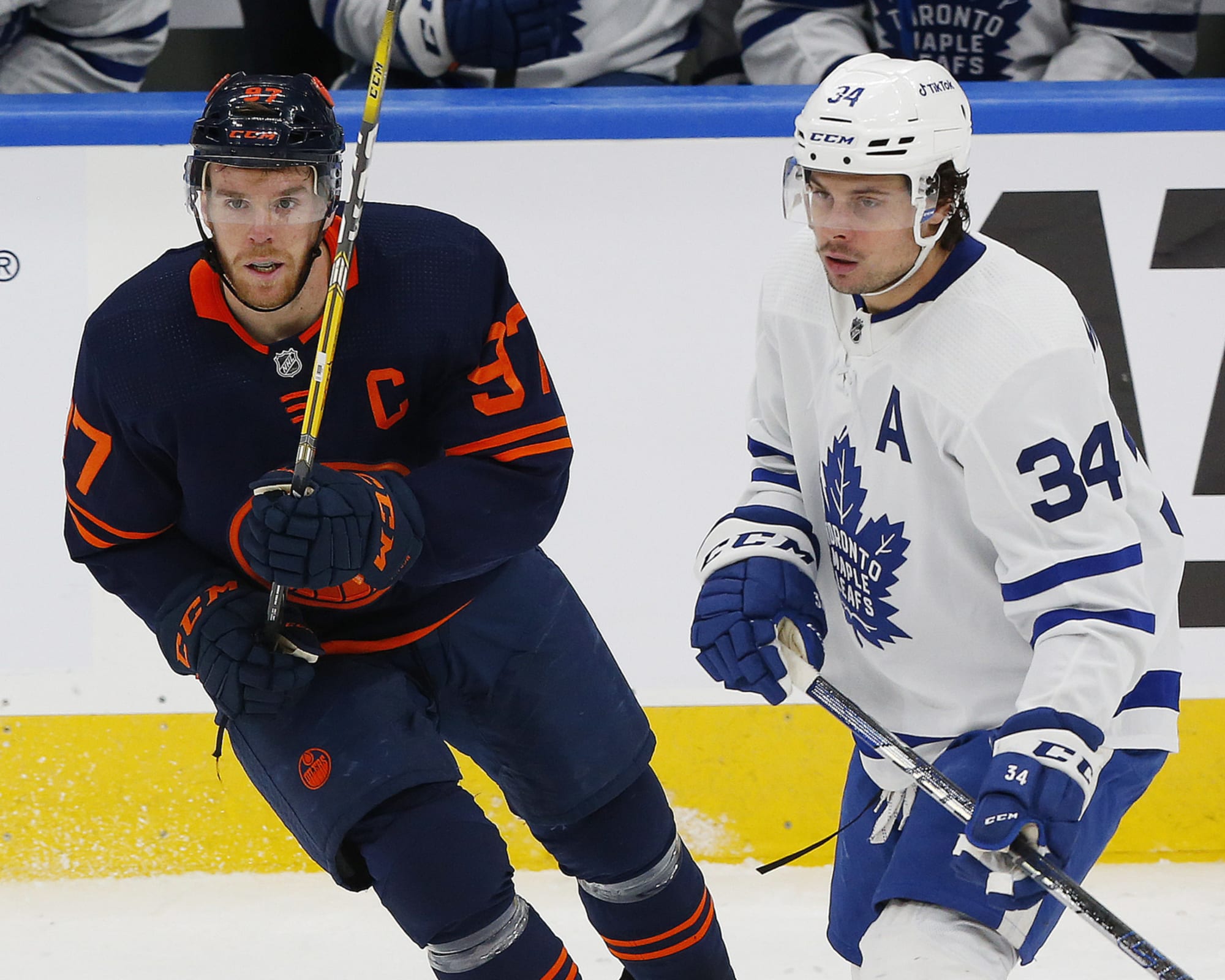 NHL - Showdown between Edmonton Oilers captain Connor McDavid and Toronto  Maple Leafs rookie Auston Matthews a preview of coming attractions - ESPN