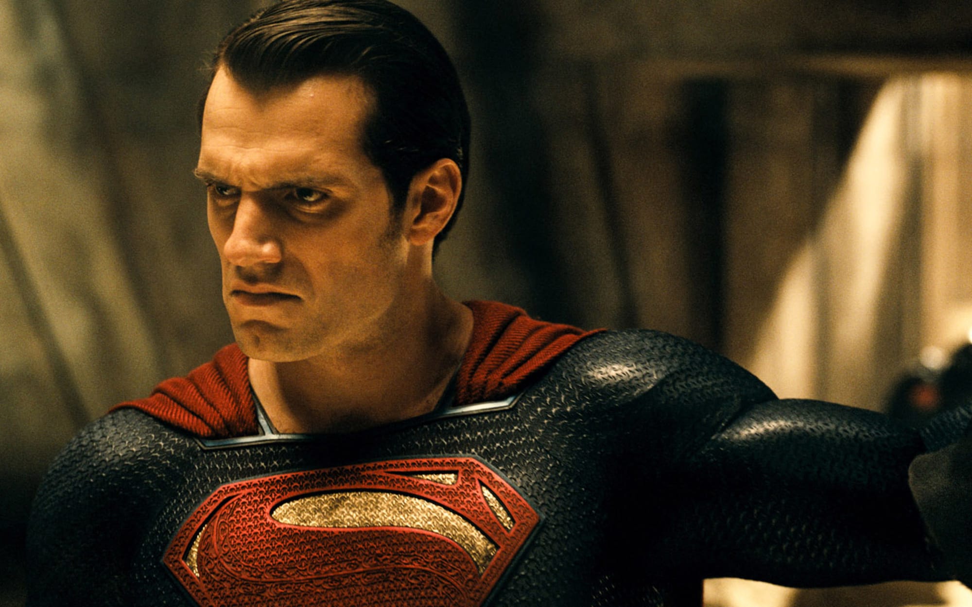 Superman Star Henry Cavill Isn't Contracted for The Flash or