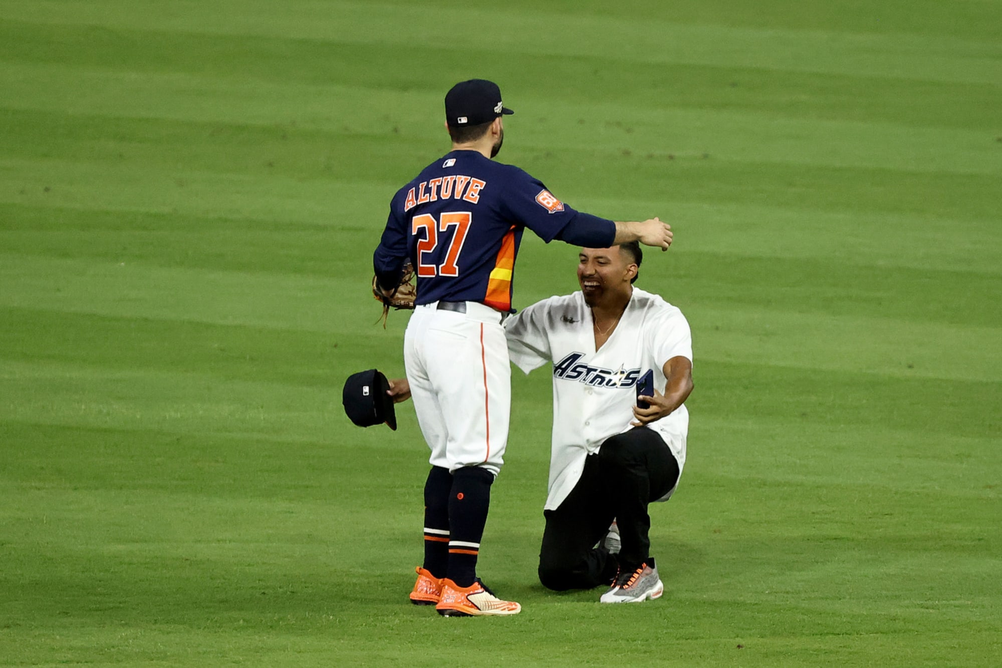 Video emerges of Astros fan rushing field, hugging Jose Altuve vs Yankees -  BVM Sports