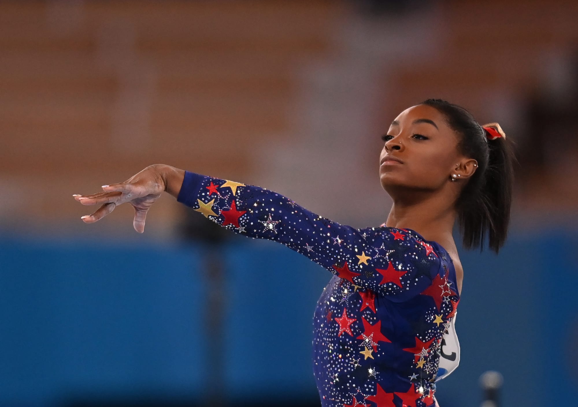 Simone Biles absolutely destroy the floor routine at 2021 ...