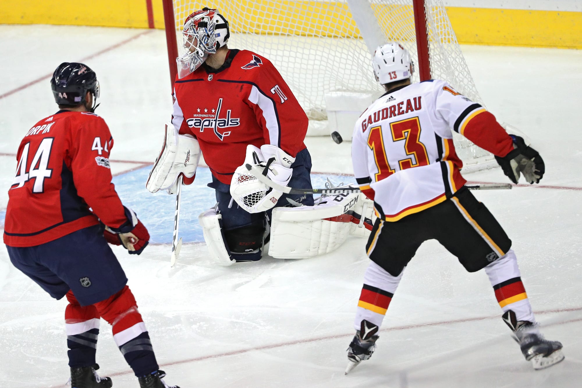 Calgary Flames: Johnny Gaudreau extends point streak vs ...