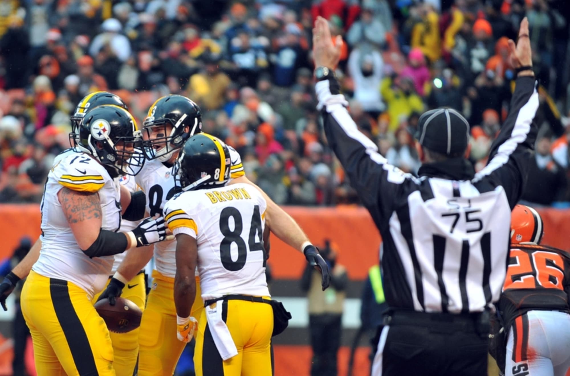 Steelers make it to playoffs with win and help