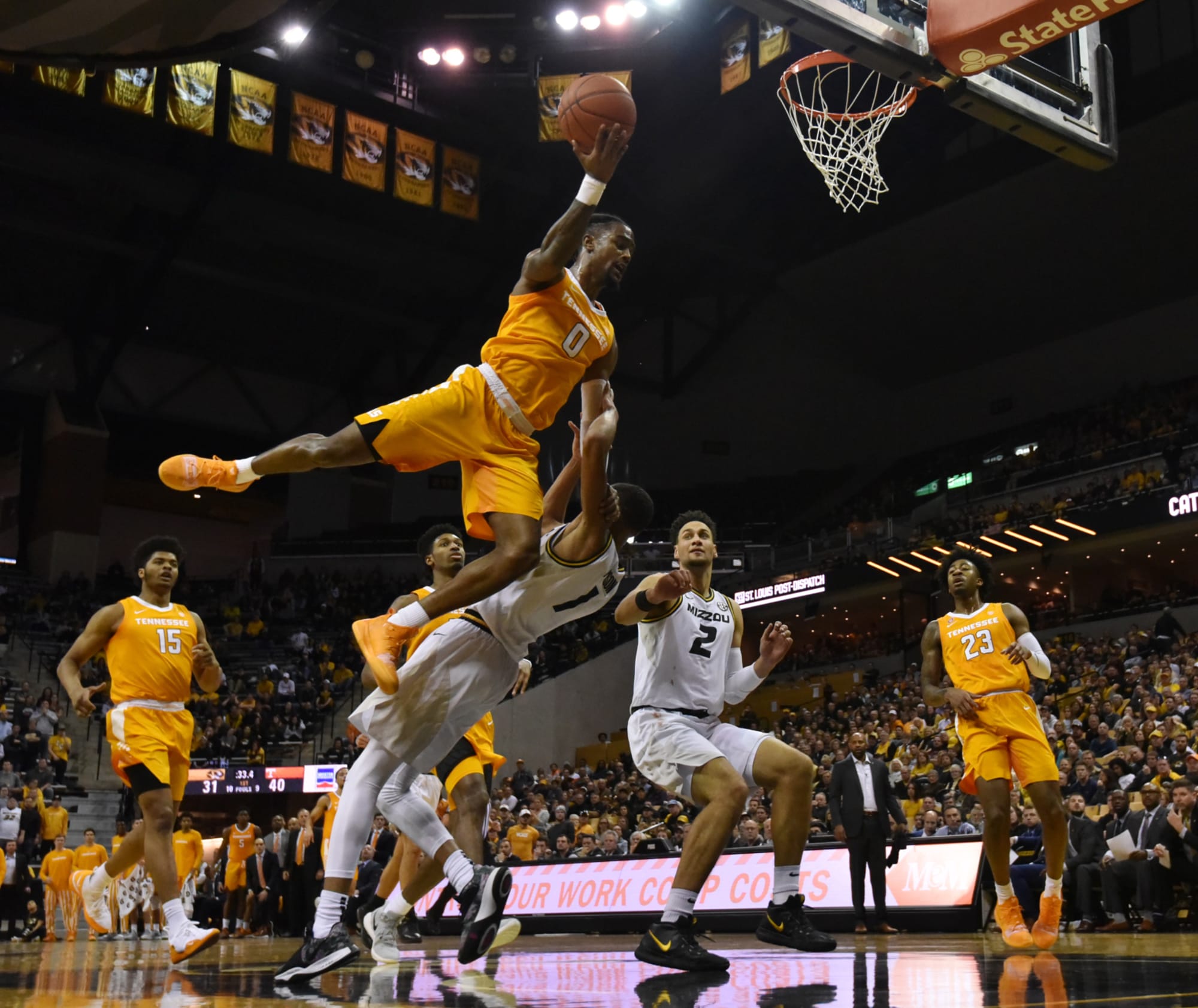 Tennessee basketball Vols improve to 20 in SEC play by rolling Missouri