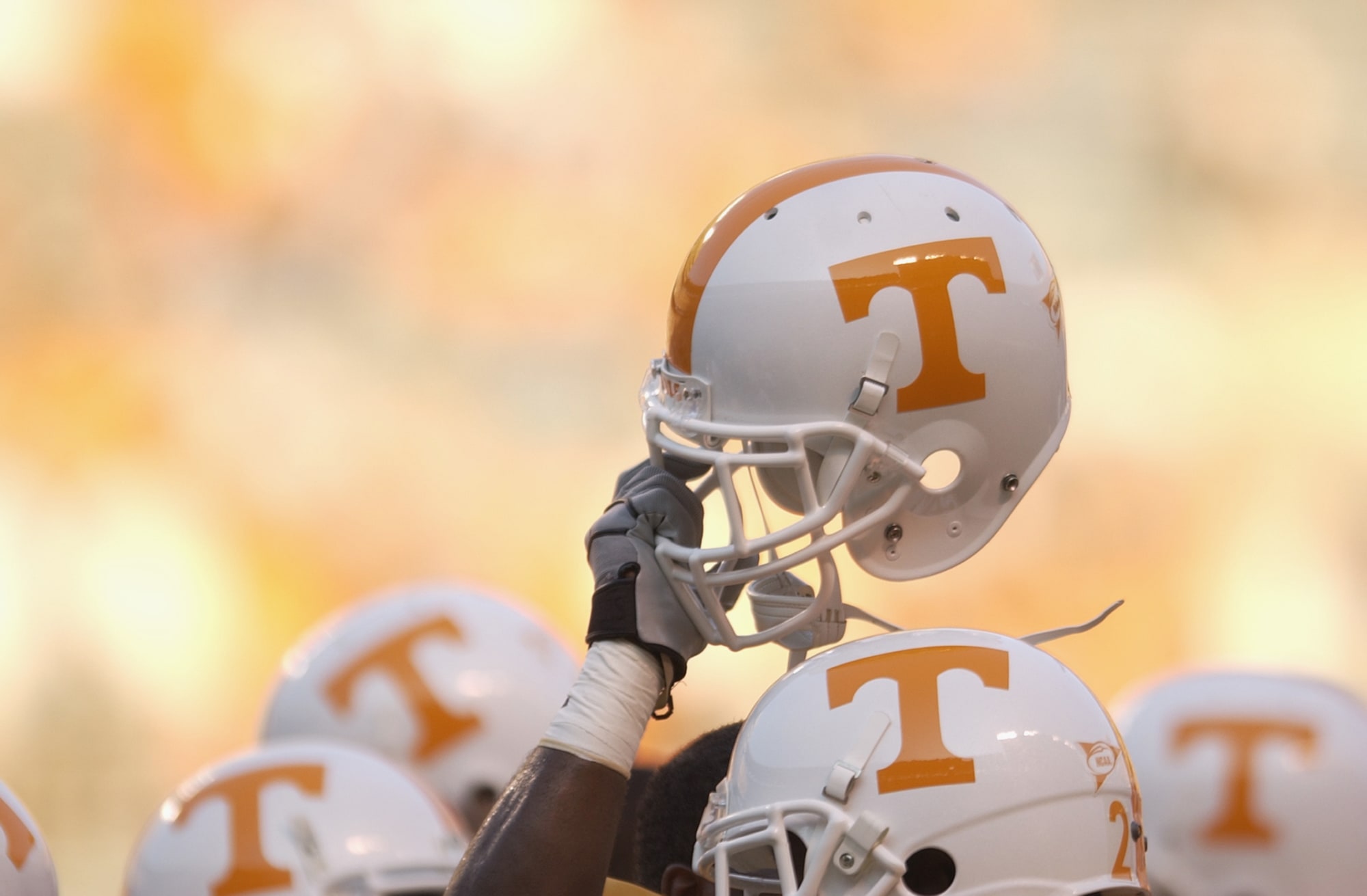 Tennessee football Aaron Beasley commits to the Vols for now