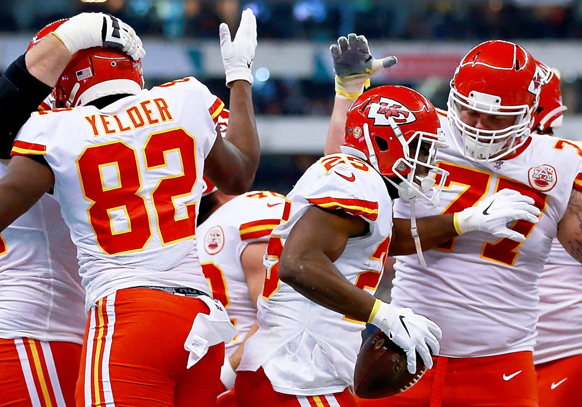 Kansas City Chiefs hold off Los Angeles Chargers on Monday Night Football