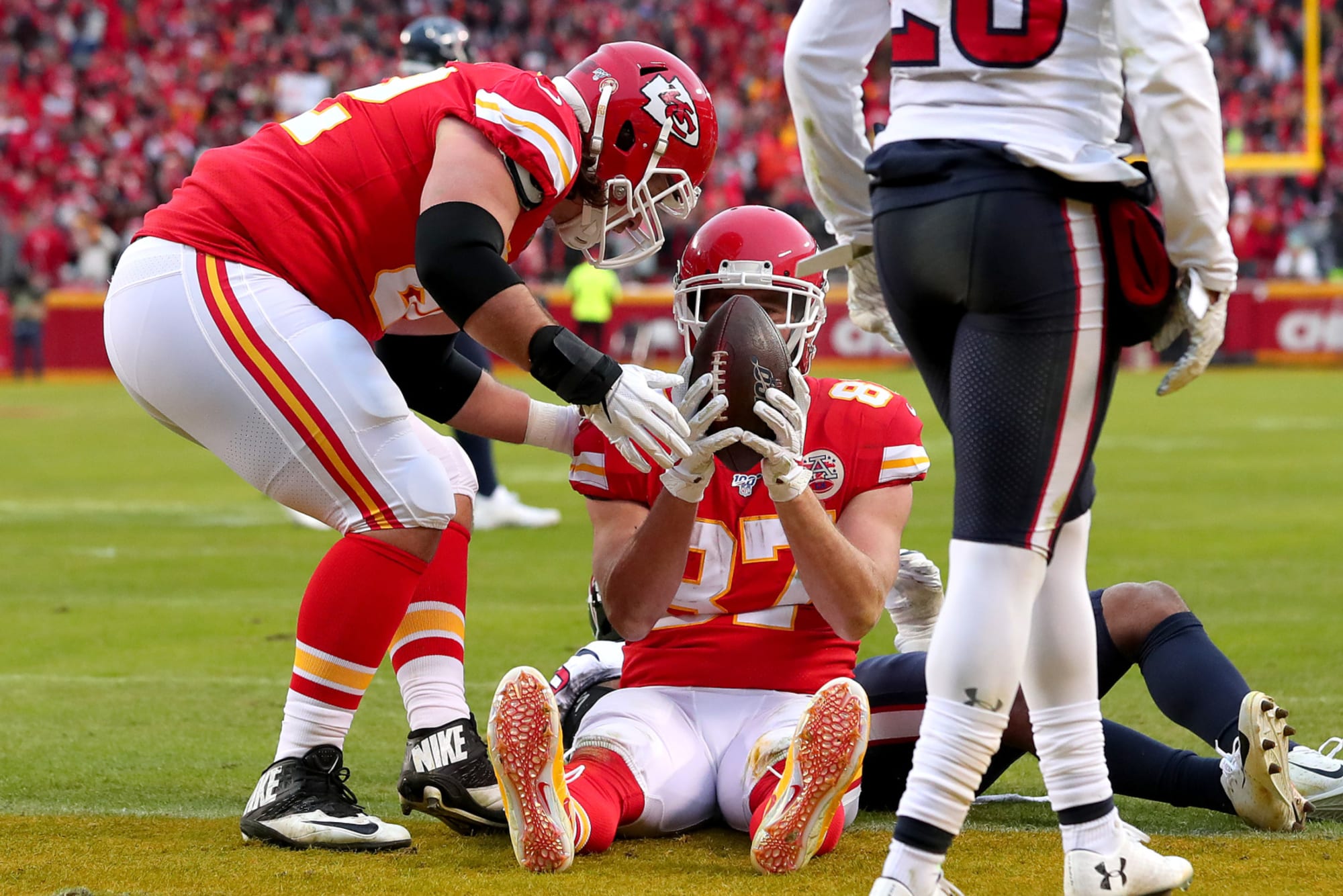 Kansas City Chiefs defeat Houston Texans in roller coaster playoff win