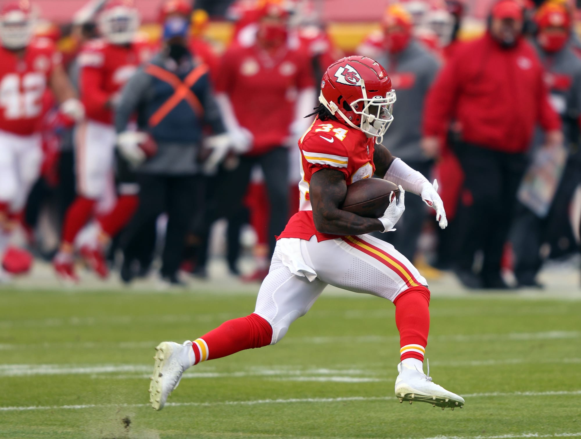 Five KC Chiefs players who helped themselves against the Chargers