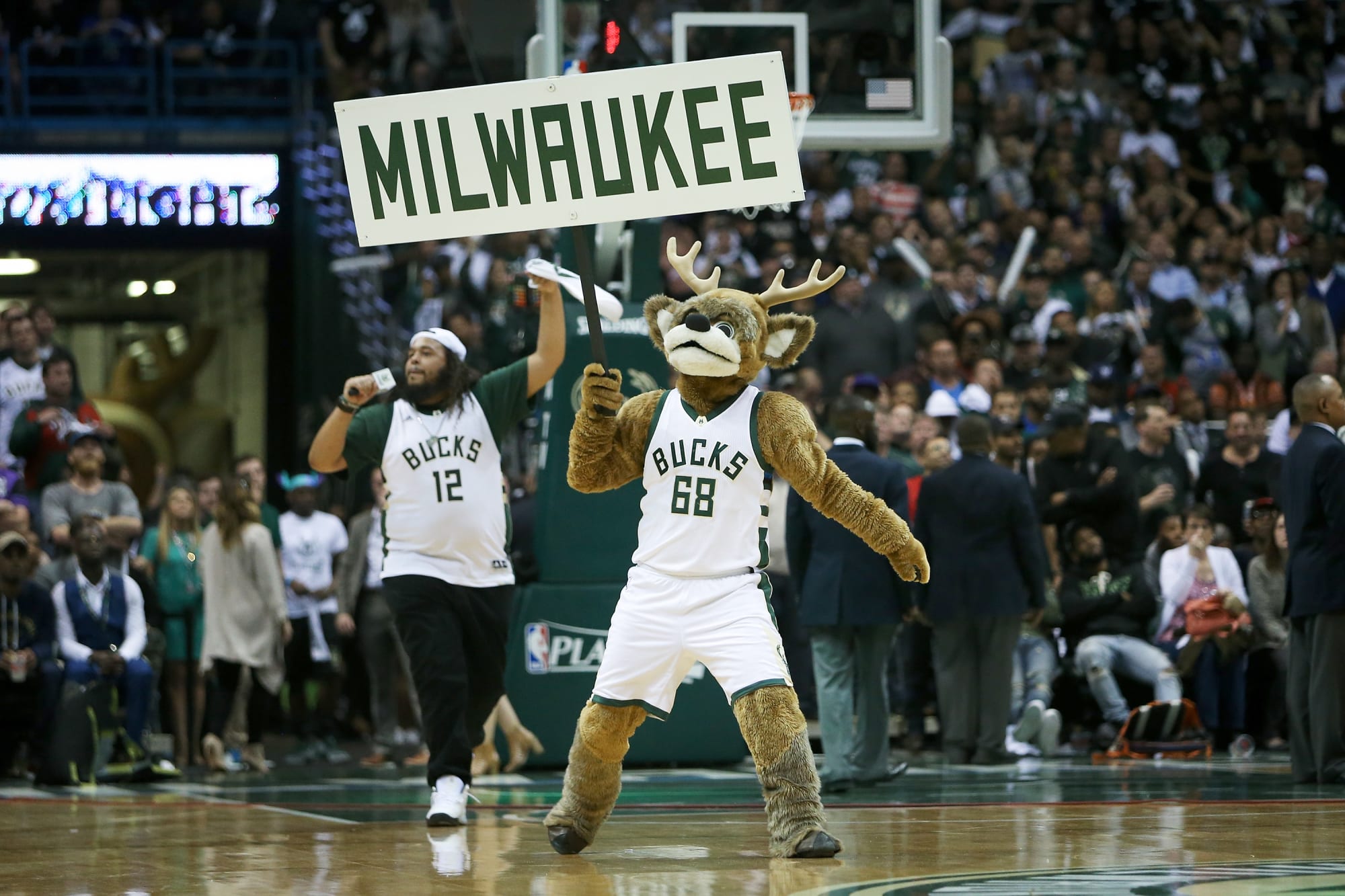 Milwaukee Bucks to play four preseason games in early October
