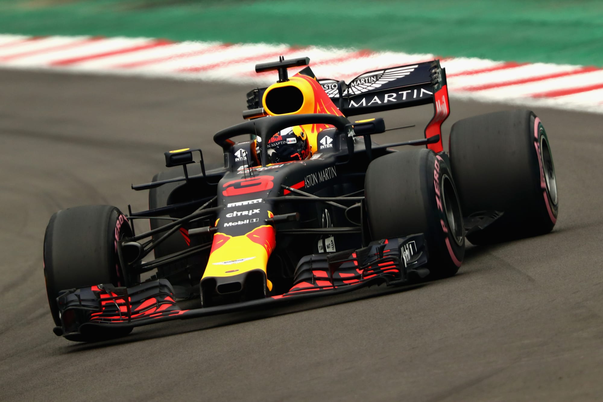 Formula 1: Daniel Ricciardo takes pole for 2018 Mexican Grand Prix