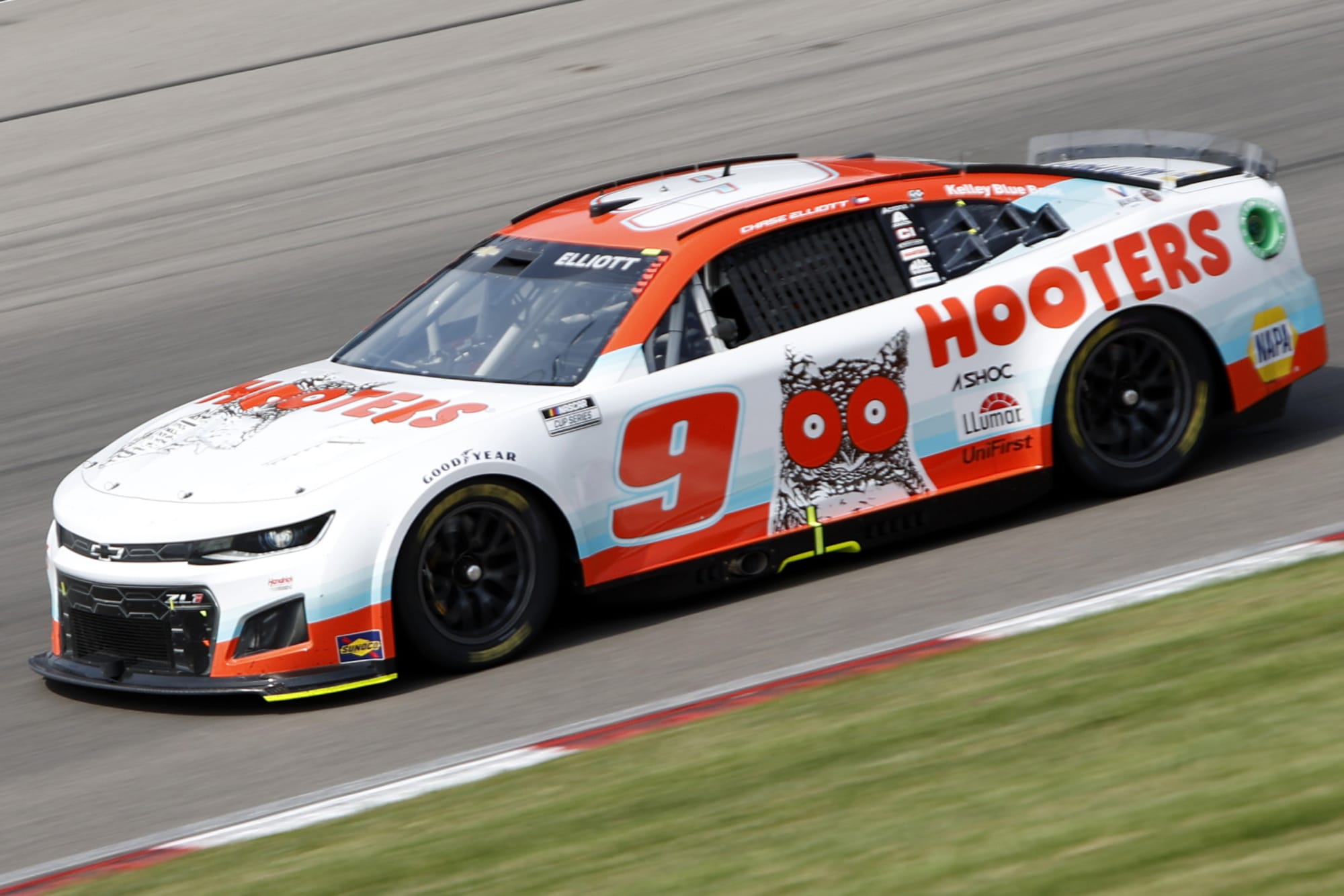 NASCAR Chase Elliott takes Hooters partnership to the next level BVM