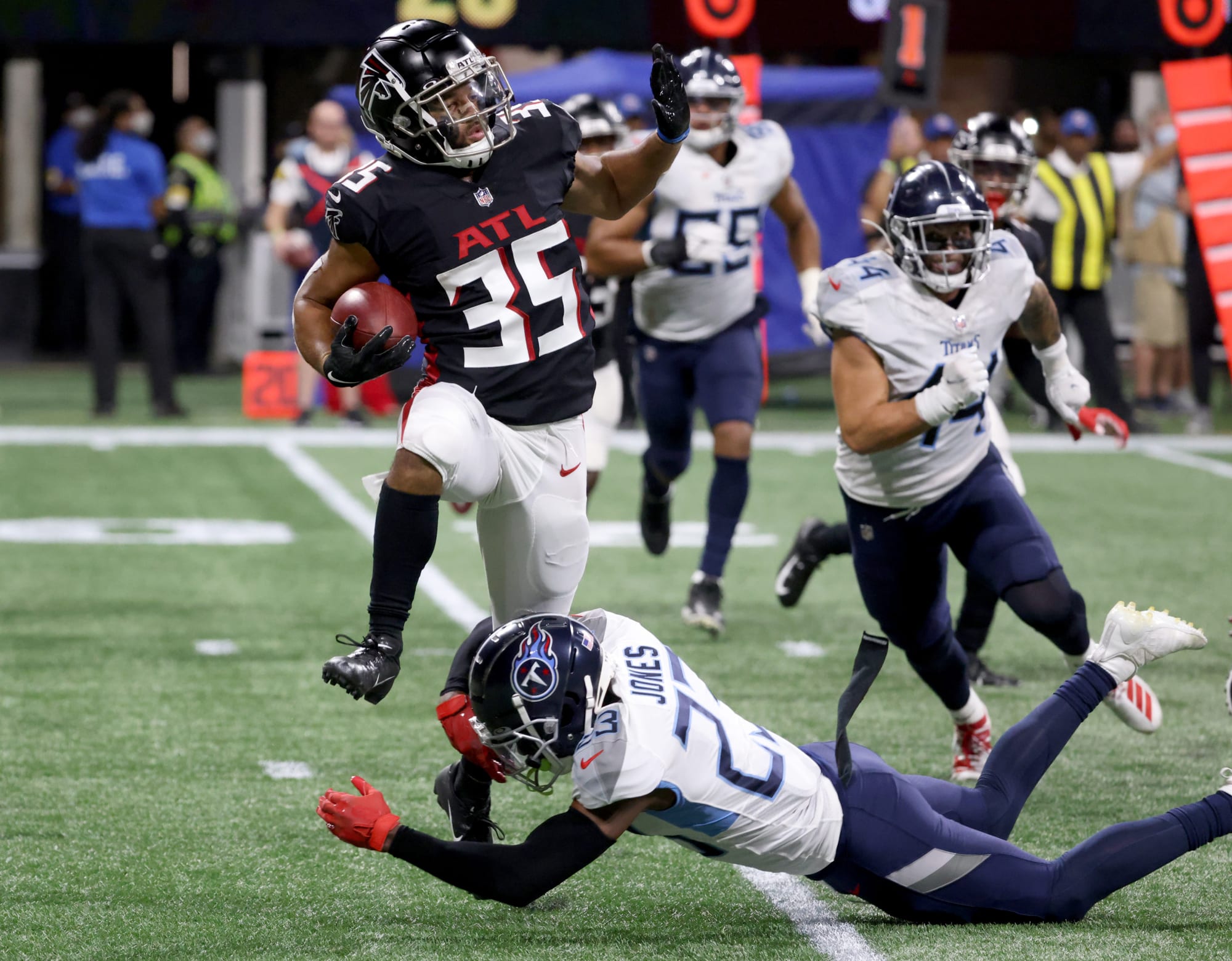 Why the Atlanta Falcons moved Avery Williams to the offense