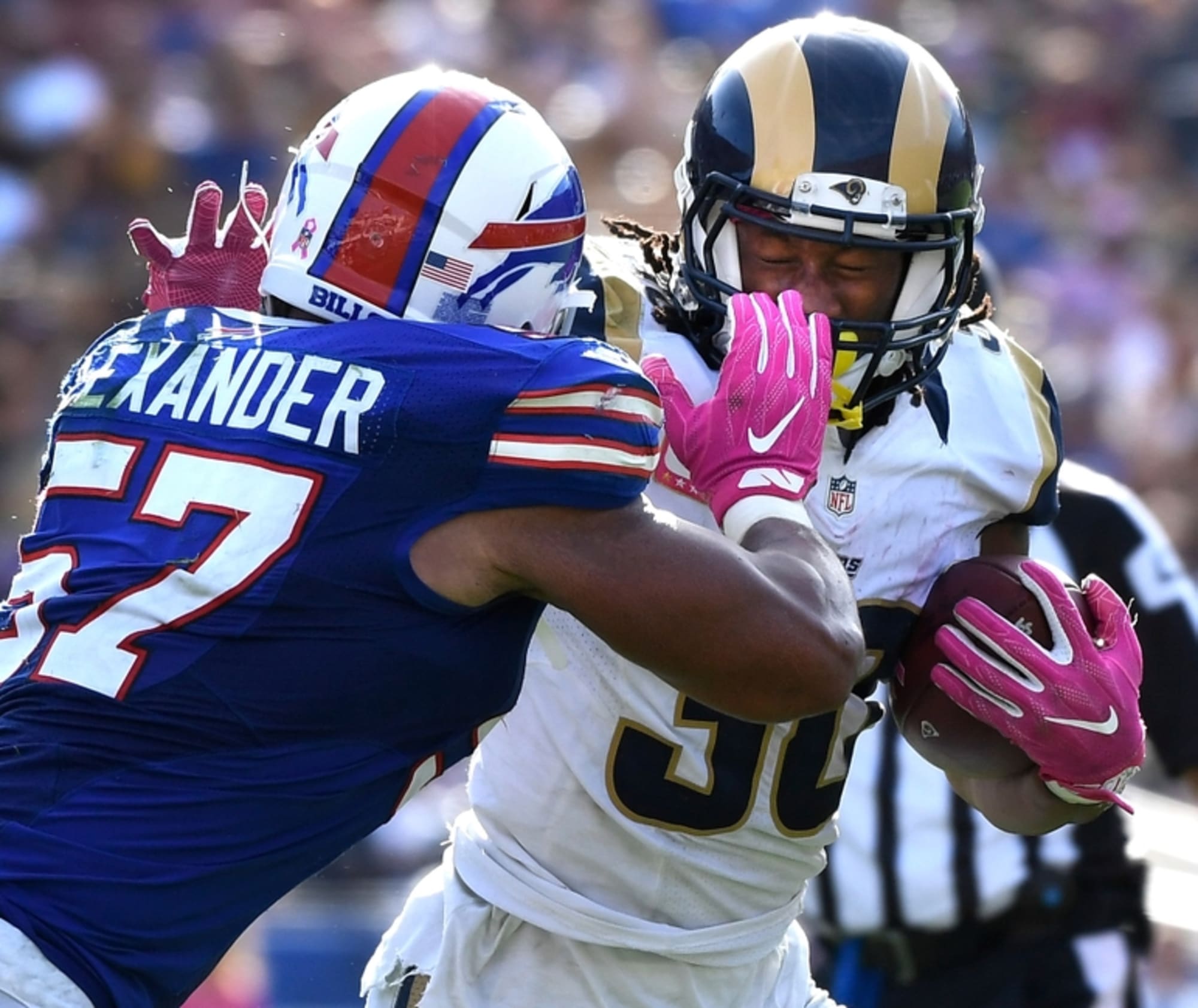 Lorenzo Alexander Leads the League in Sacks After Week 5