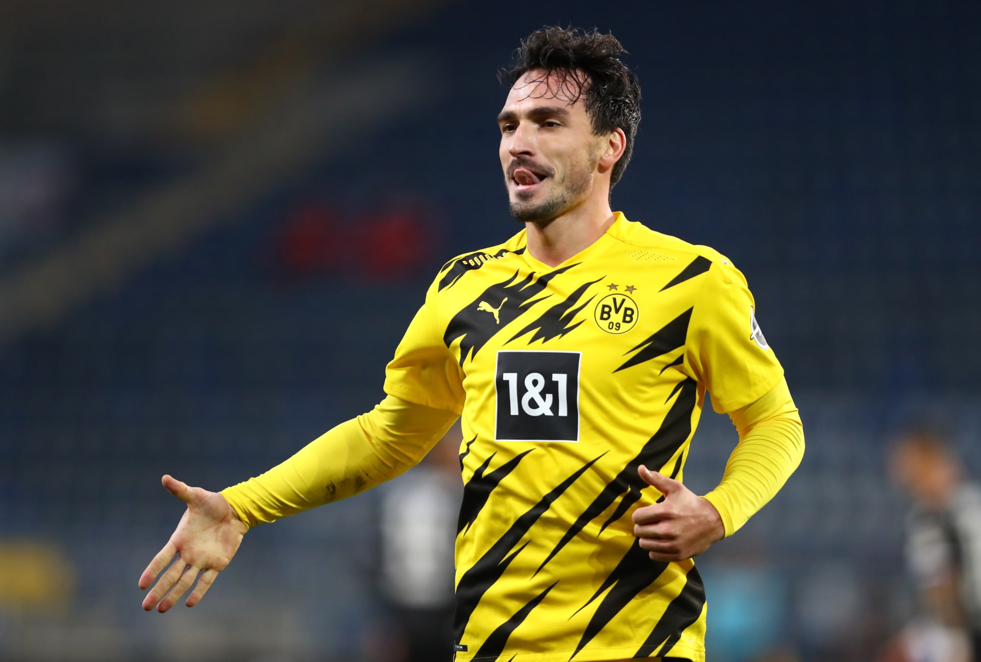 Mats Hummels to get one year extension if he plays 22 games next season