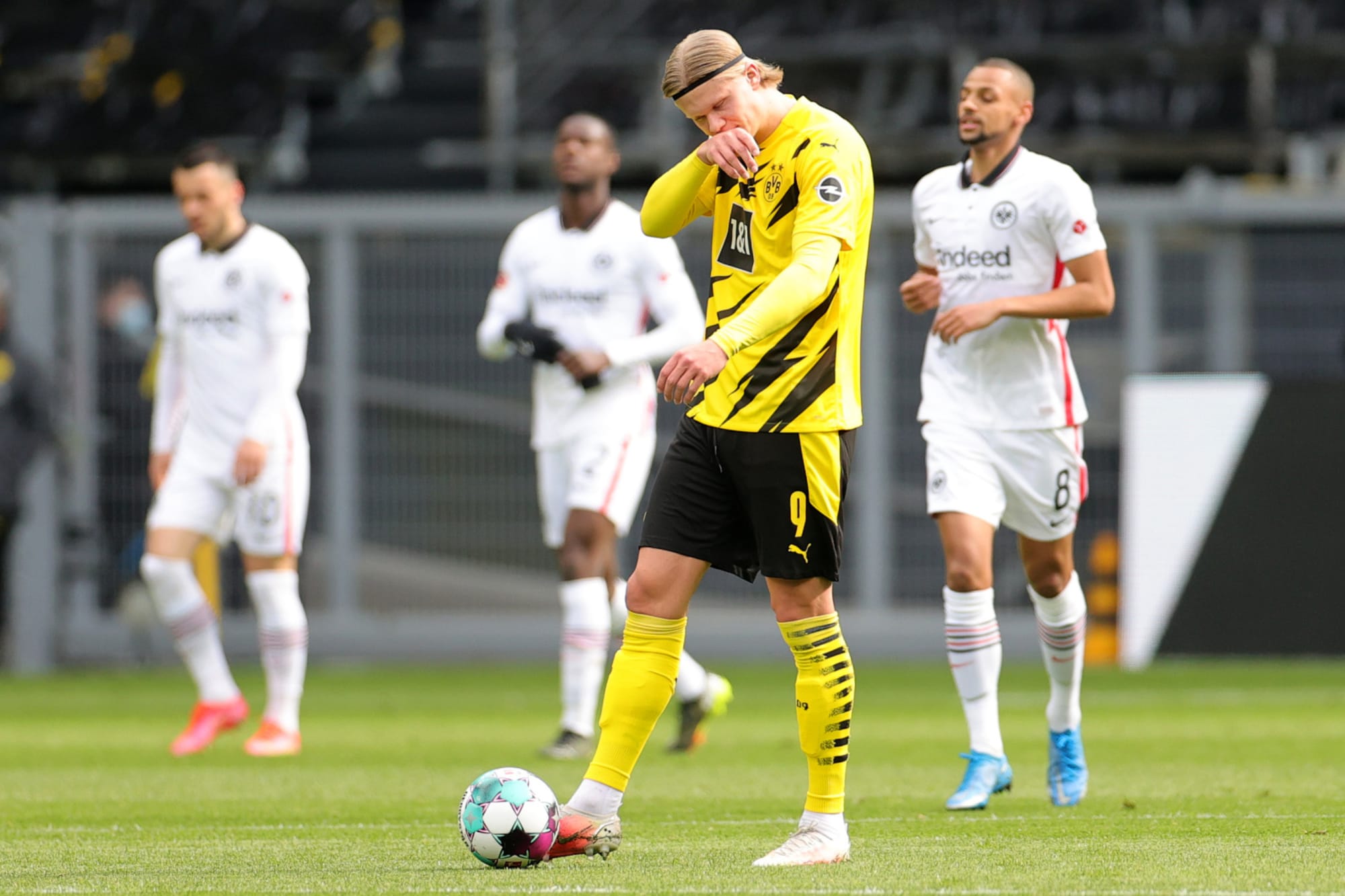 Lacklustre Borussia Dortmund beaten by Eintracht Frankfurt