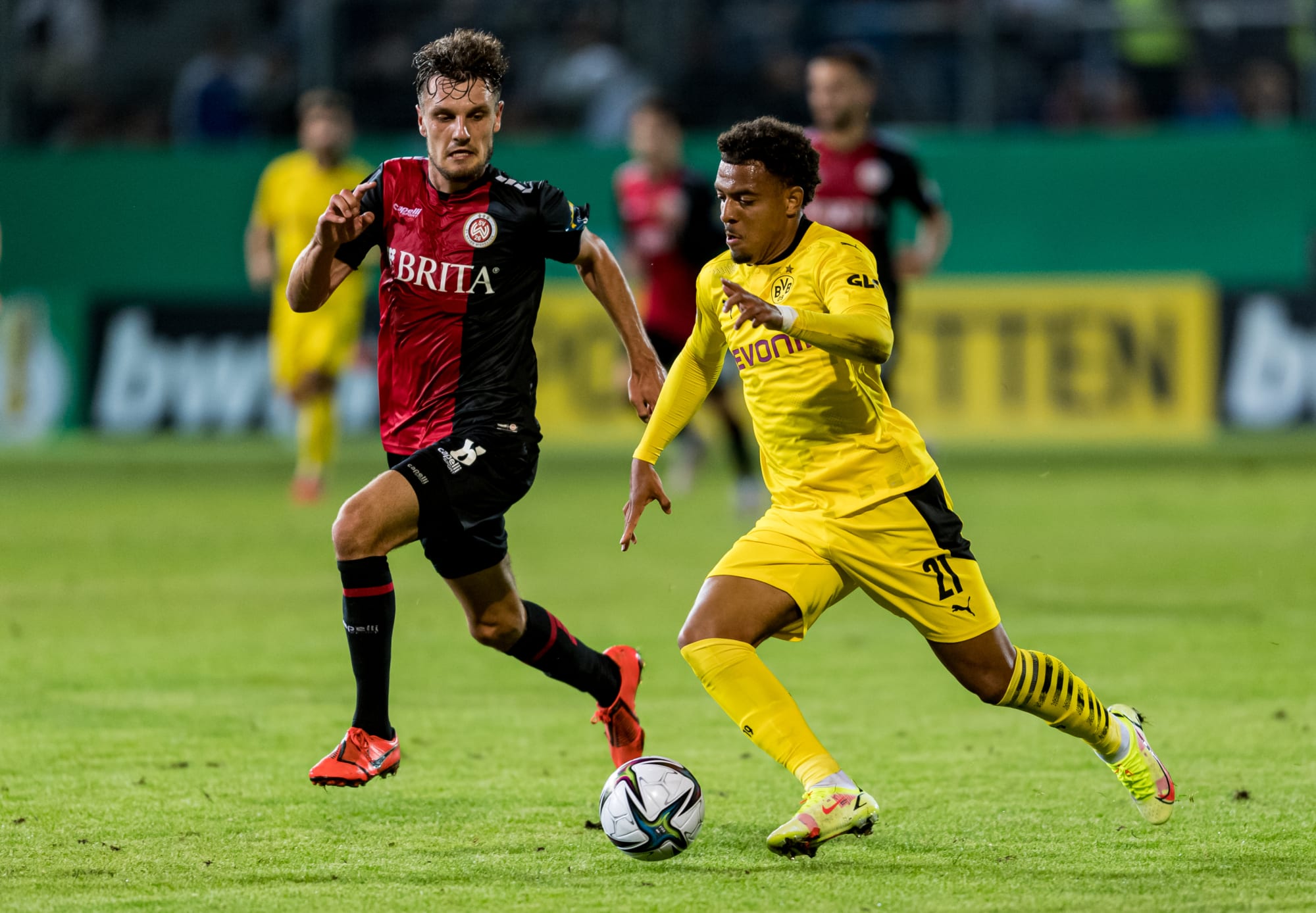 Watch Borussia Dortmund vs Eintracht Frankfurt: Live Stream, TV info