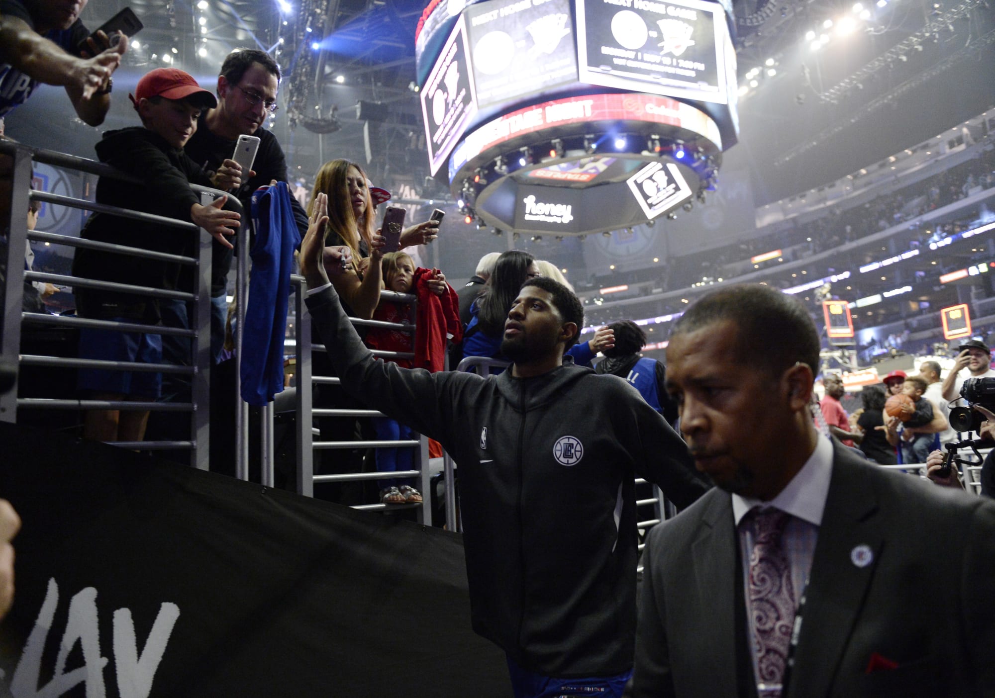 LA Clippers: How to let fans in while having to keep them away
