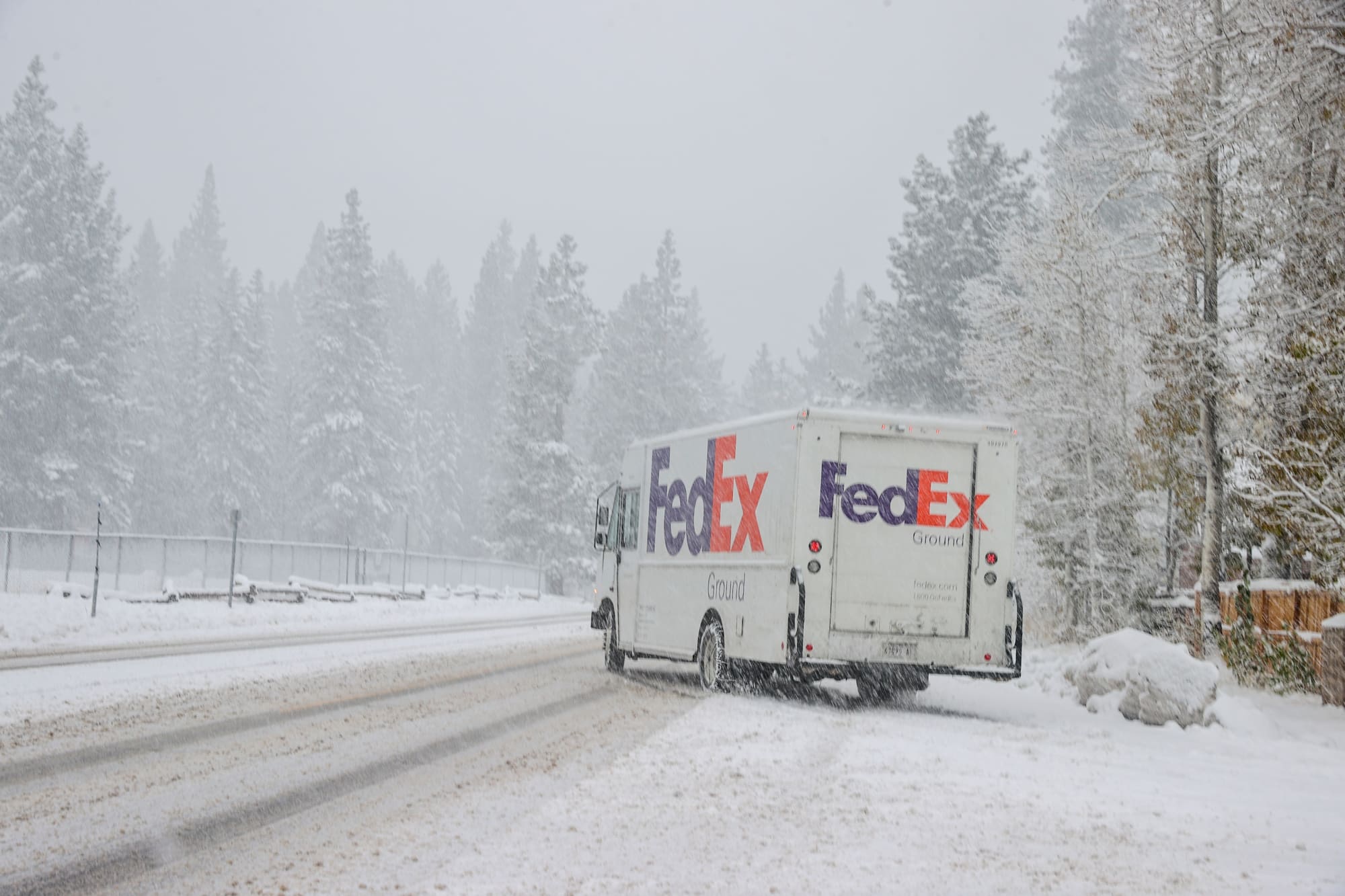 Does FedEx deliver on Christmas? (2022)