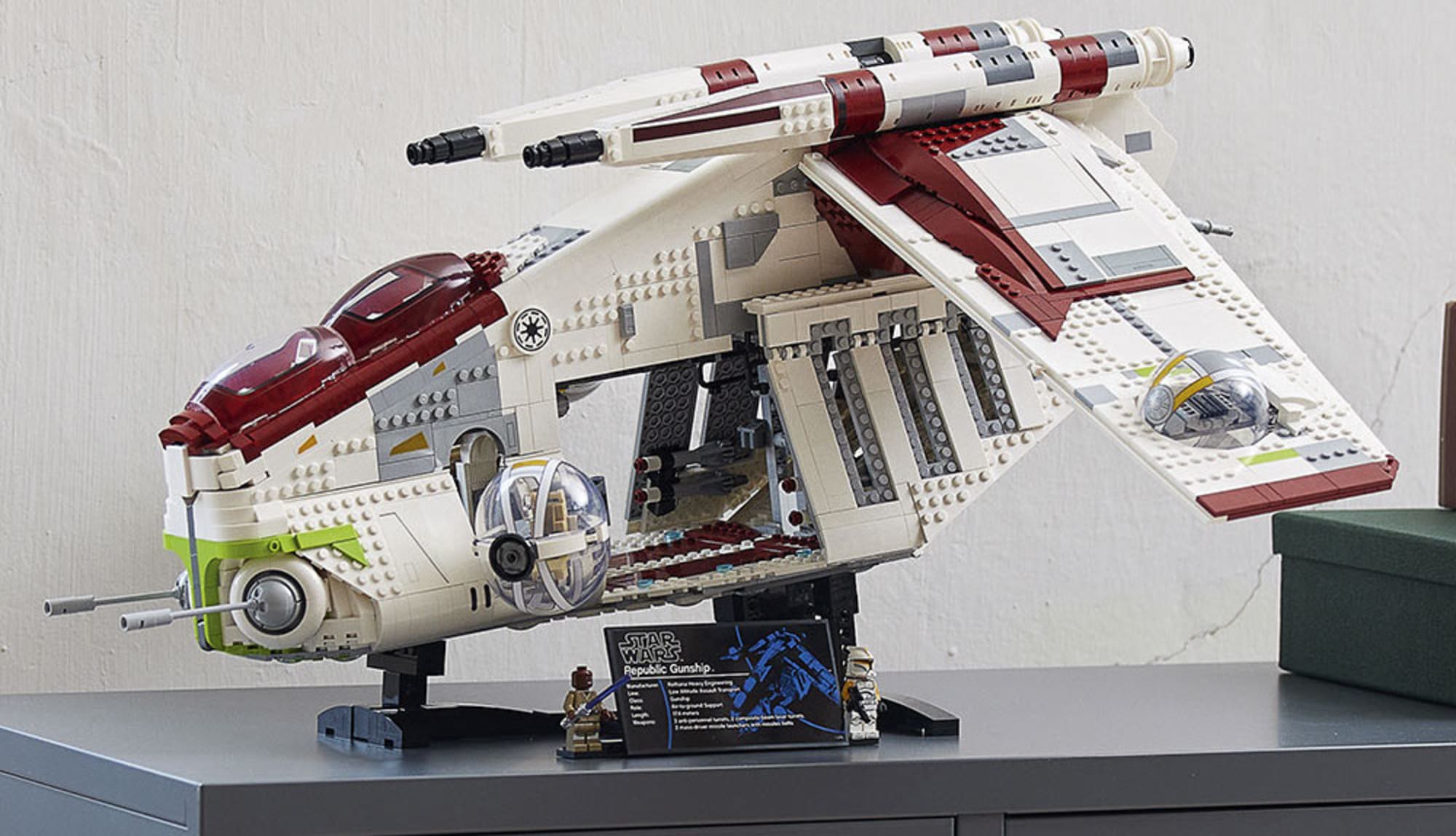 LEGO Star Wars reveals stunning 350 Republic Gunship set