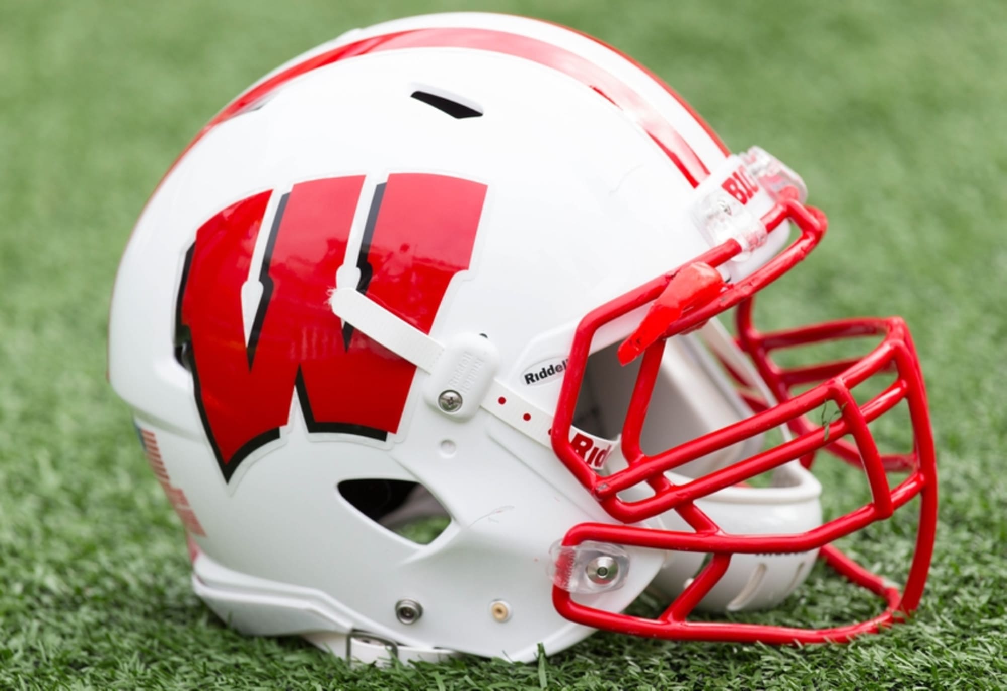 Wisconsin Football Recruiting CB Takadrae Williams commits to Badgers