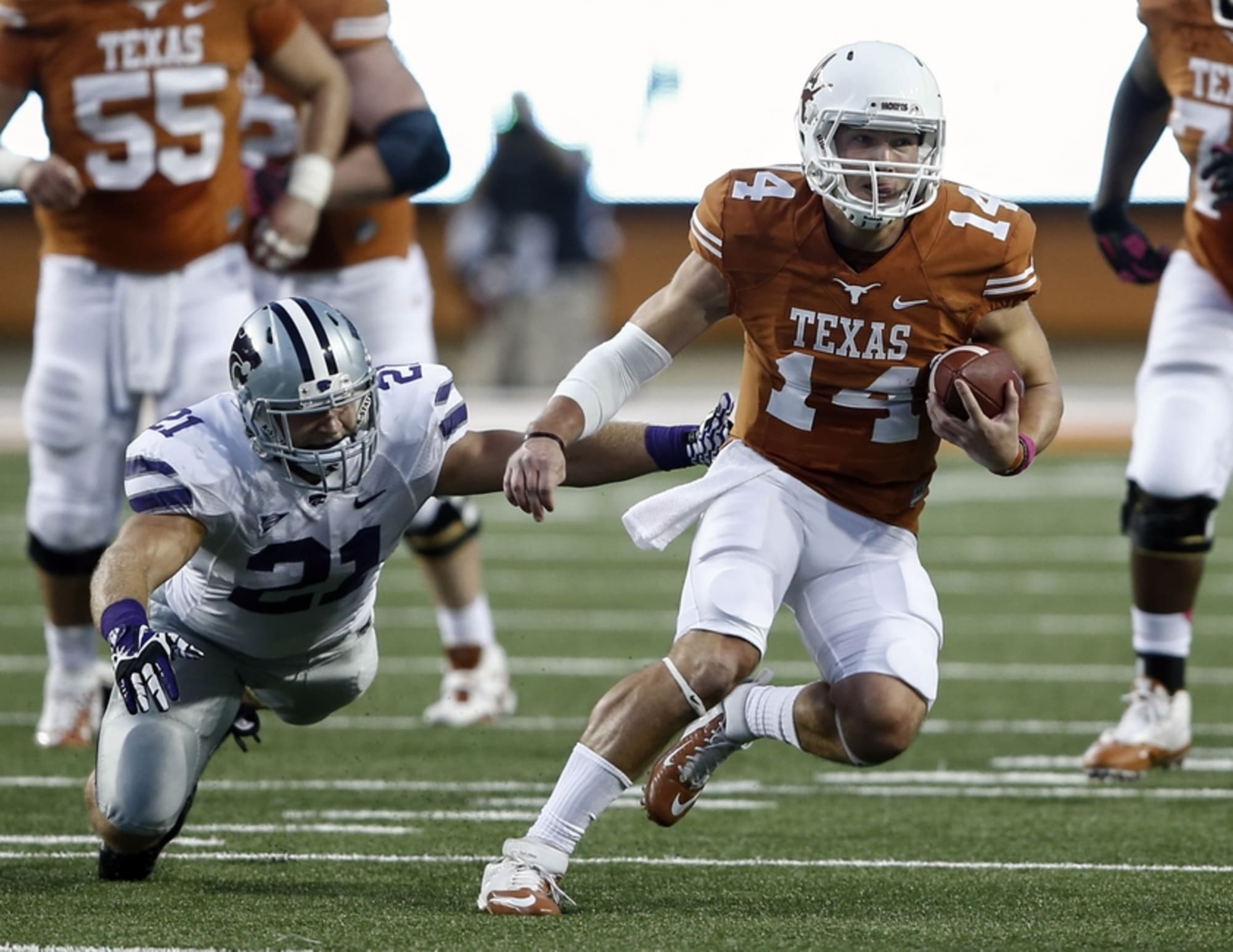 Charlie Strong names David Ash as Texas' starting quarterback