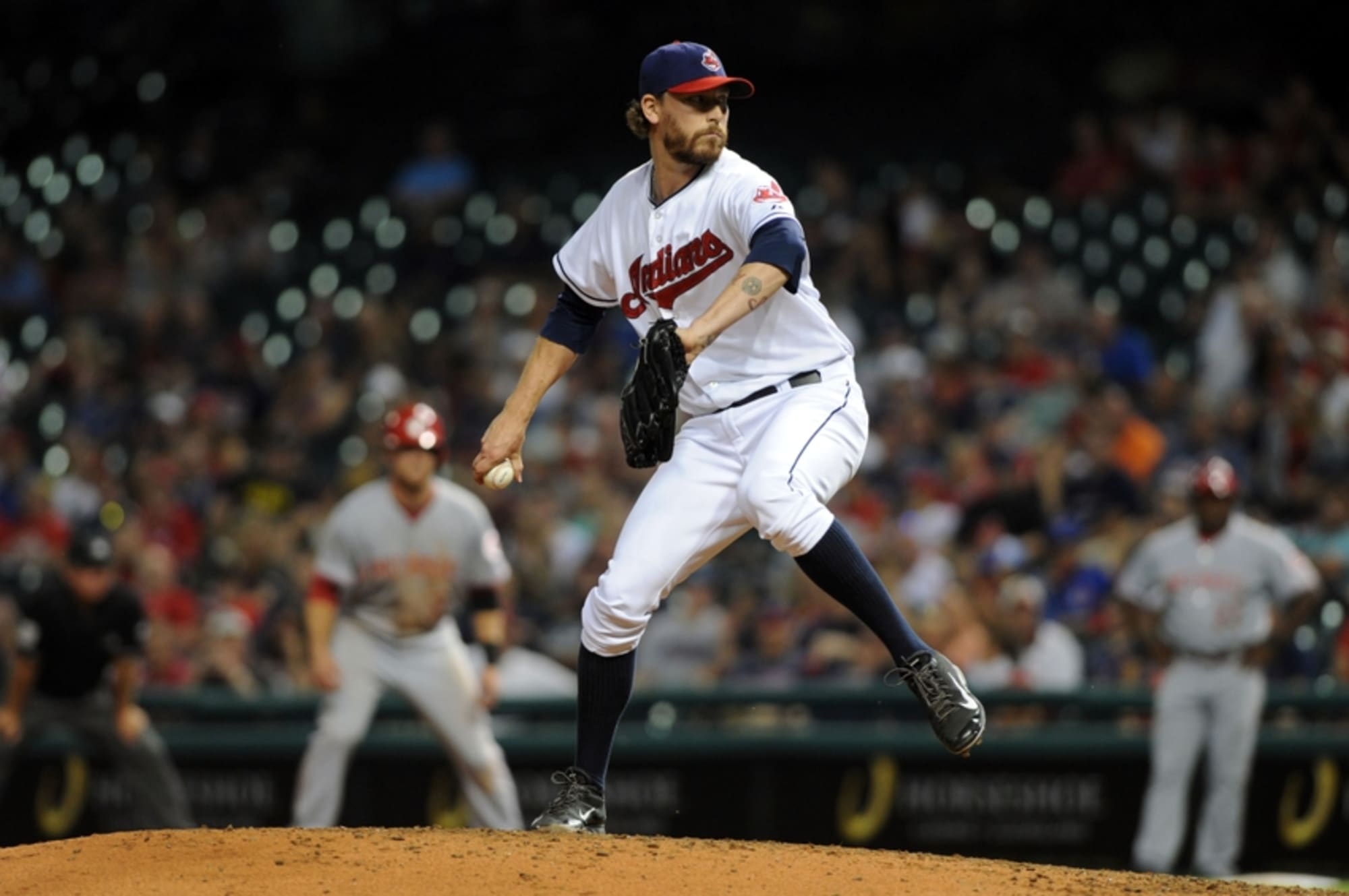MLB Trade: Pittsburgh Pirates acquire John Axford from Indians