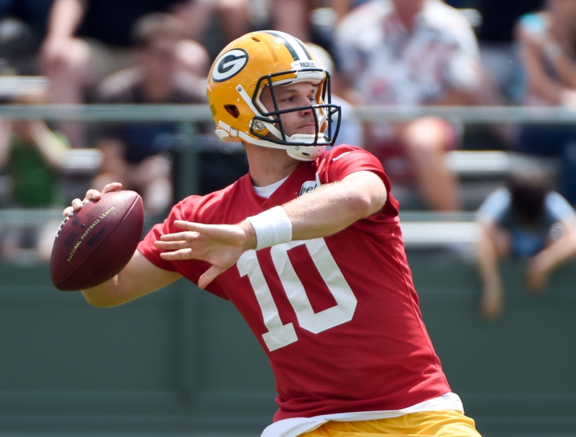 Green Bay Packers Matt Flynn and Scott Tolzien are 'neck and neck'