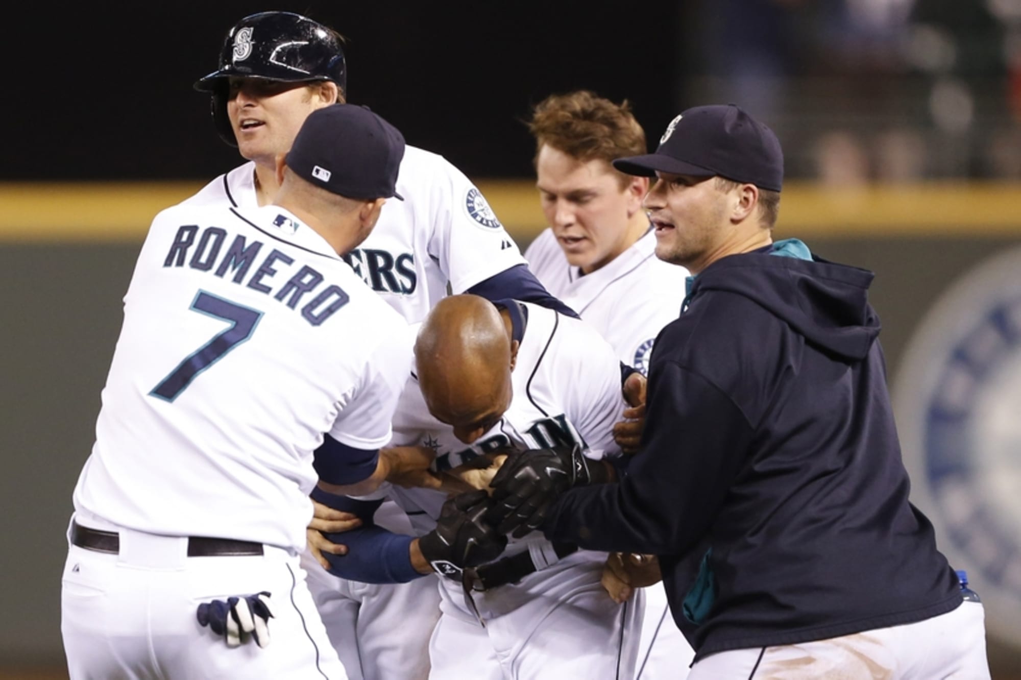 Seattle Mariners keep playoff hopes alive with walkoff win (Video)