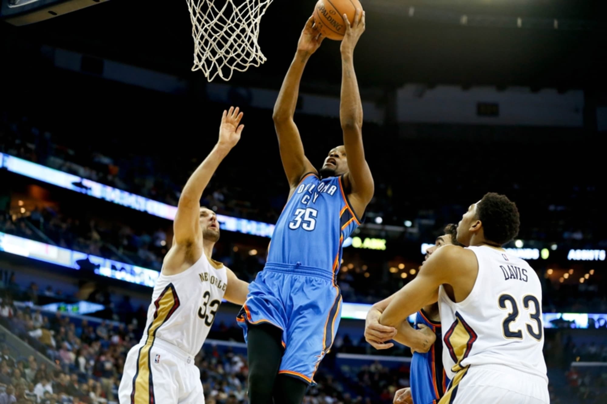 Kevin Durant Debuts Against the New Orleans Pelicans