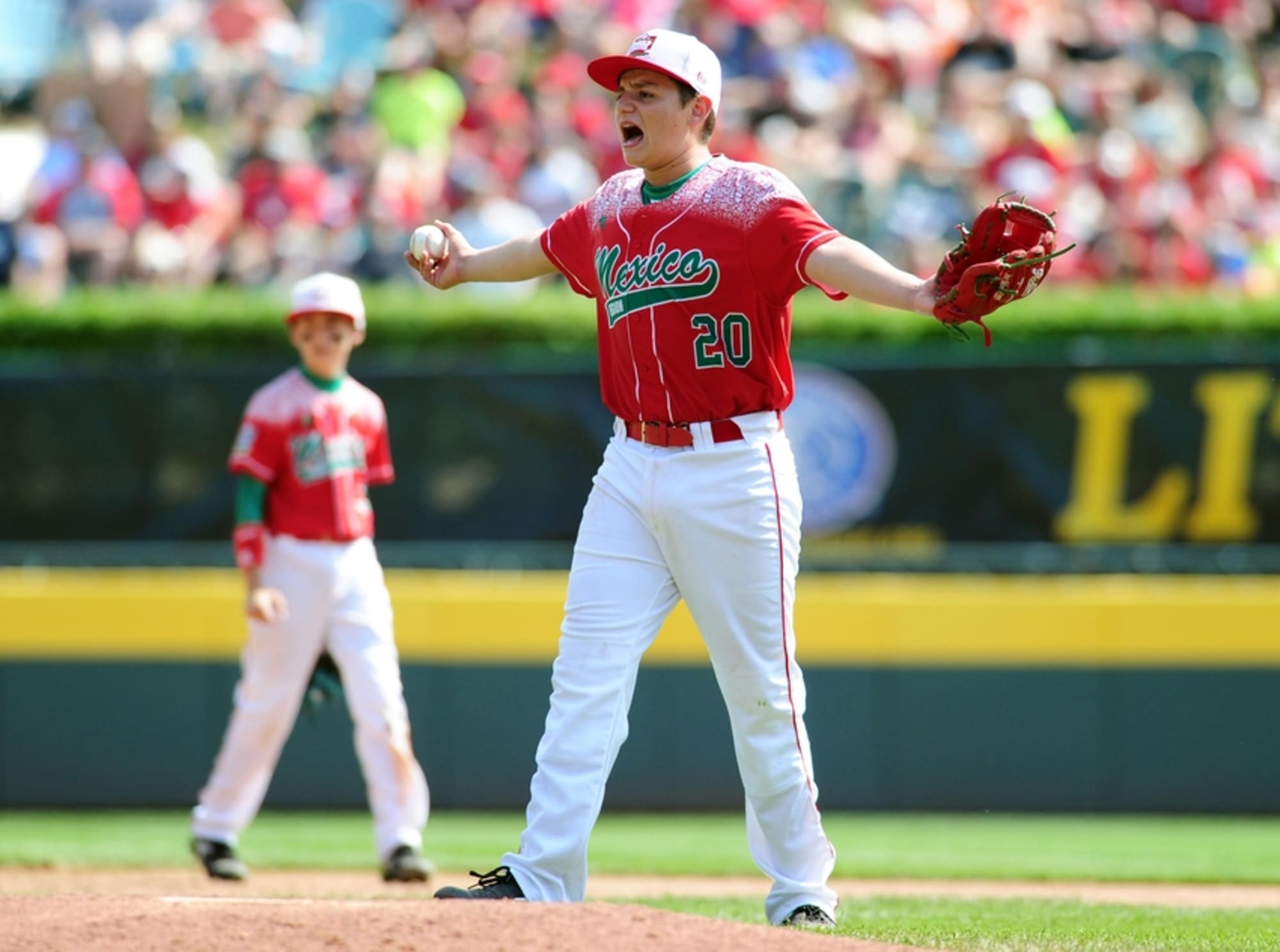 Mexico’s pitcher oozes swag in LLWS International title game
