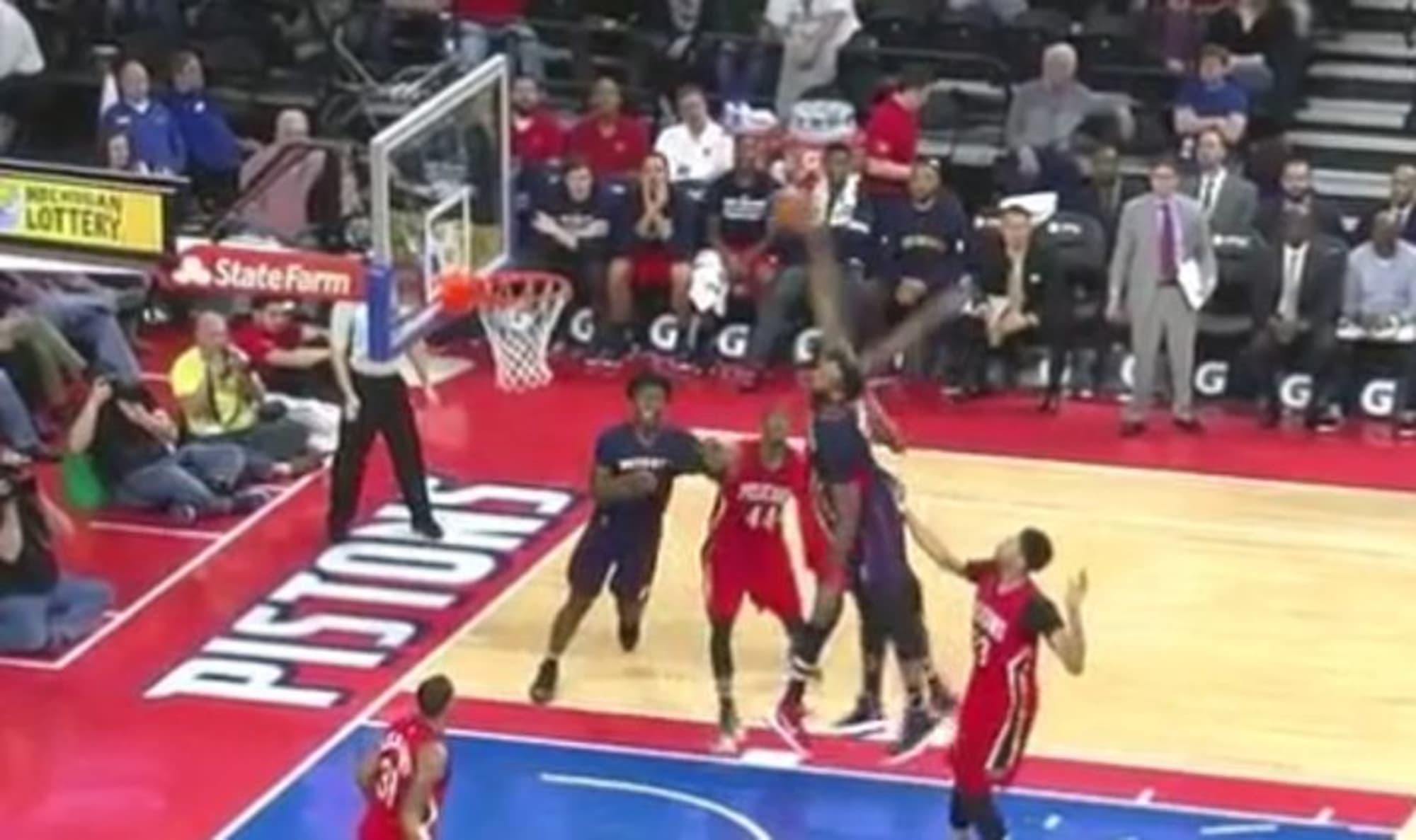 Andre Drummond fails miserably at highlight reel dunk attempt (Video)