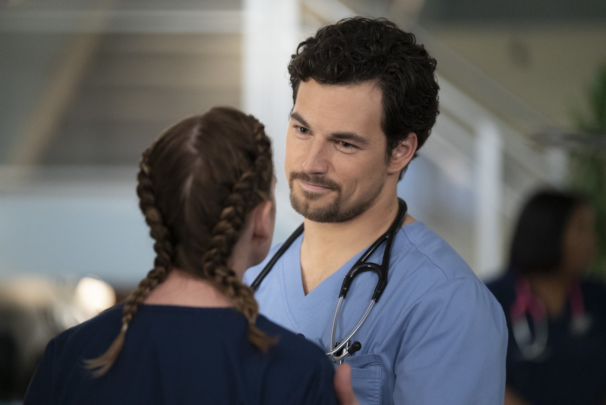 When does Grey's Anatomy return with new episodes?