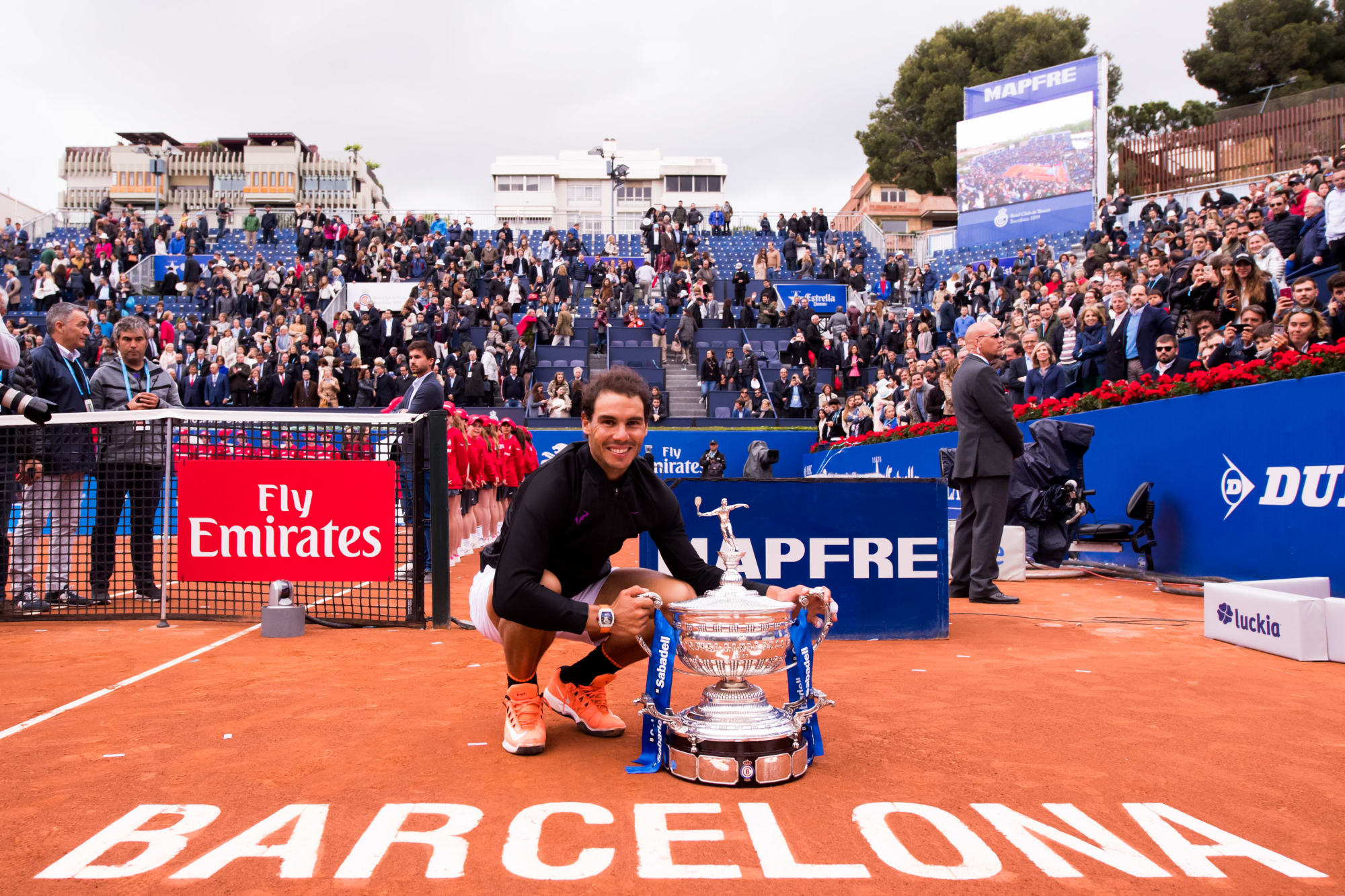 Rafael Nadal wins 10th title in Barcelona