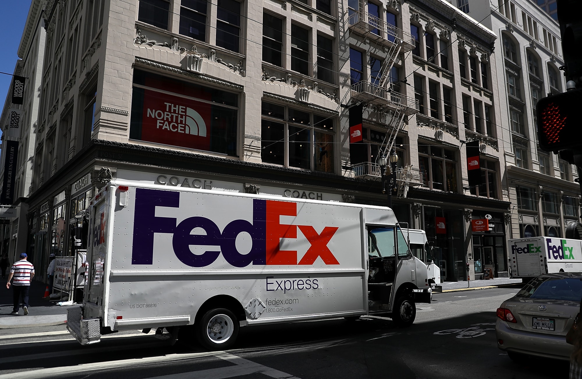Does FedEx deliver on 4th of July?