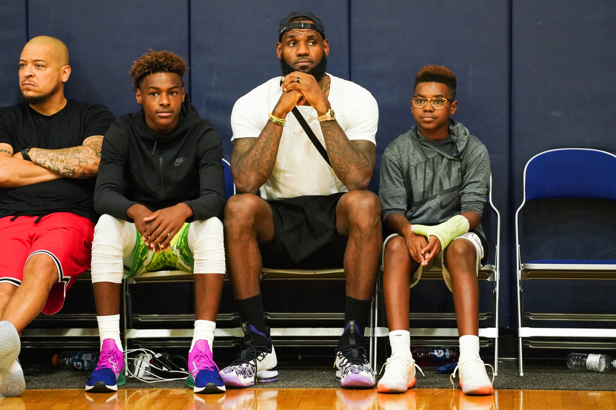 Photo of LeBron James wants to extend career to 2027 to play with Bronny and Bryce