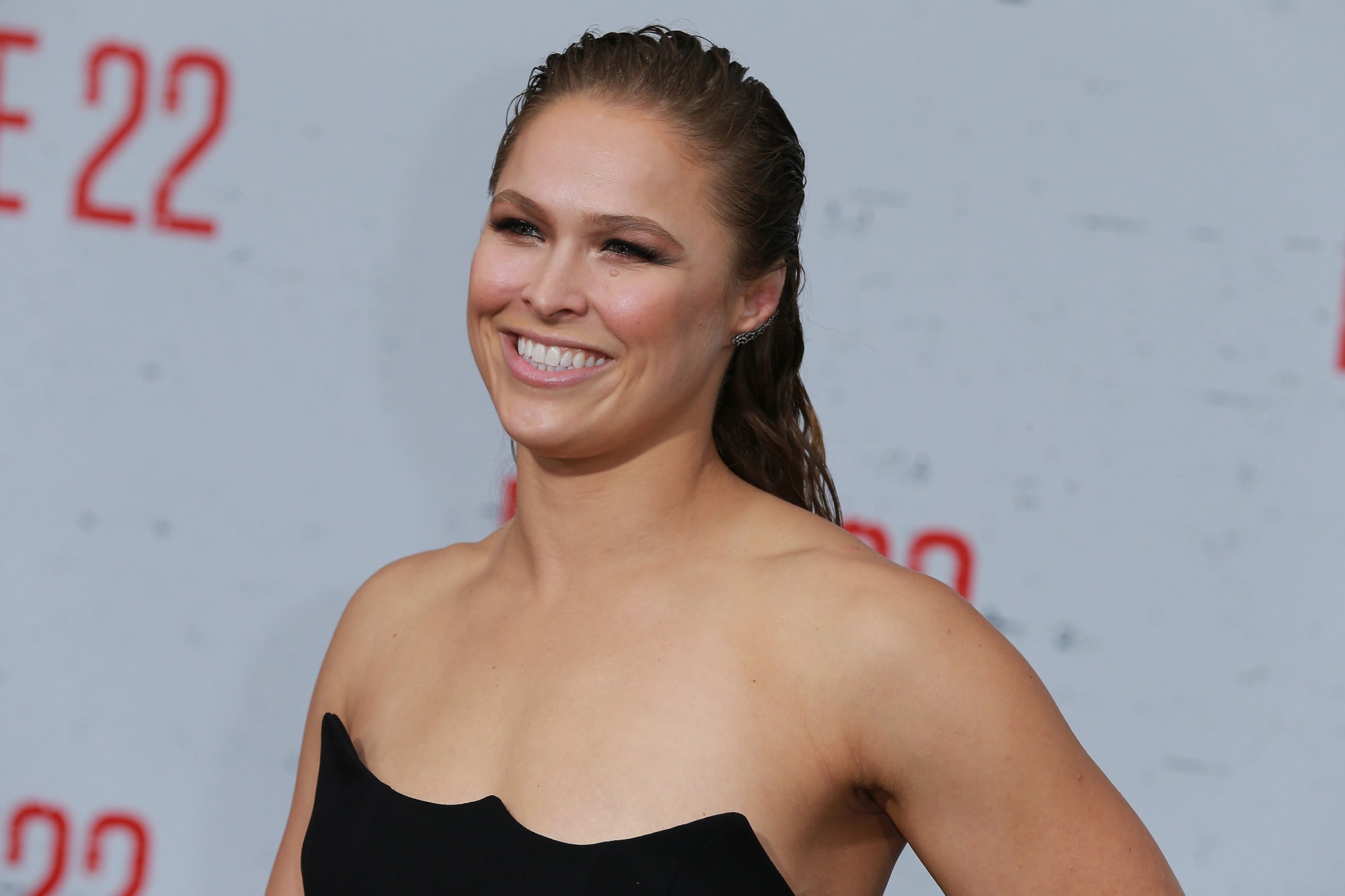 Ronda Rousey nearly loses finger while shooting 911 for FOX