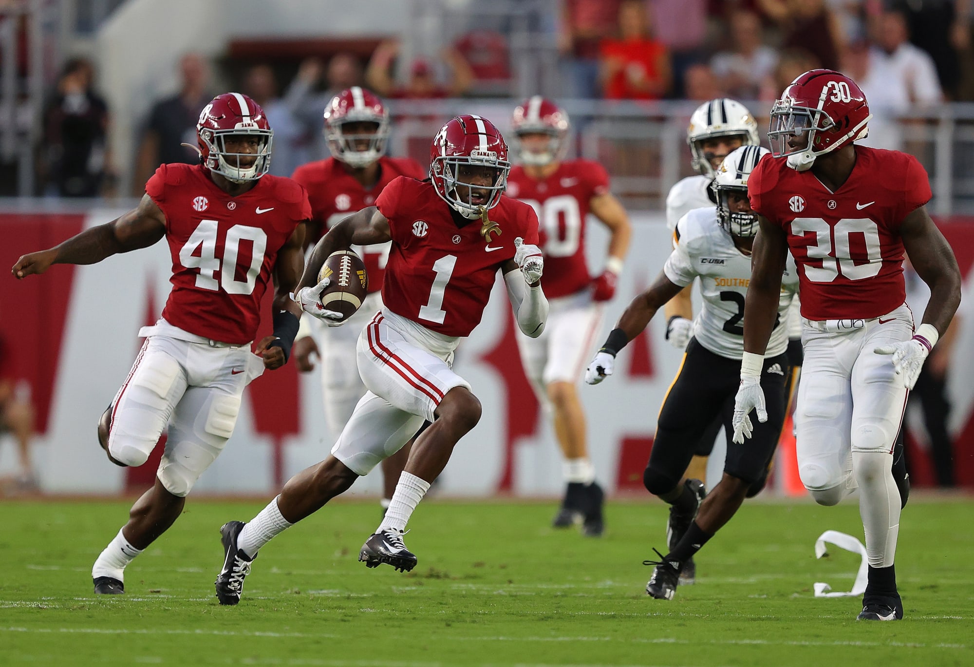 Alabama football holds record for consecutive quarters holding a lead
