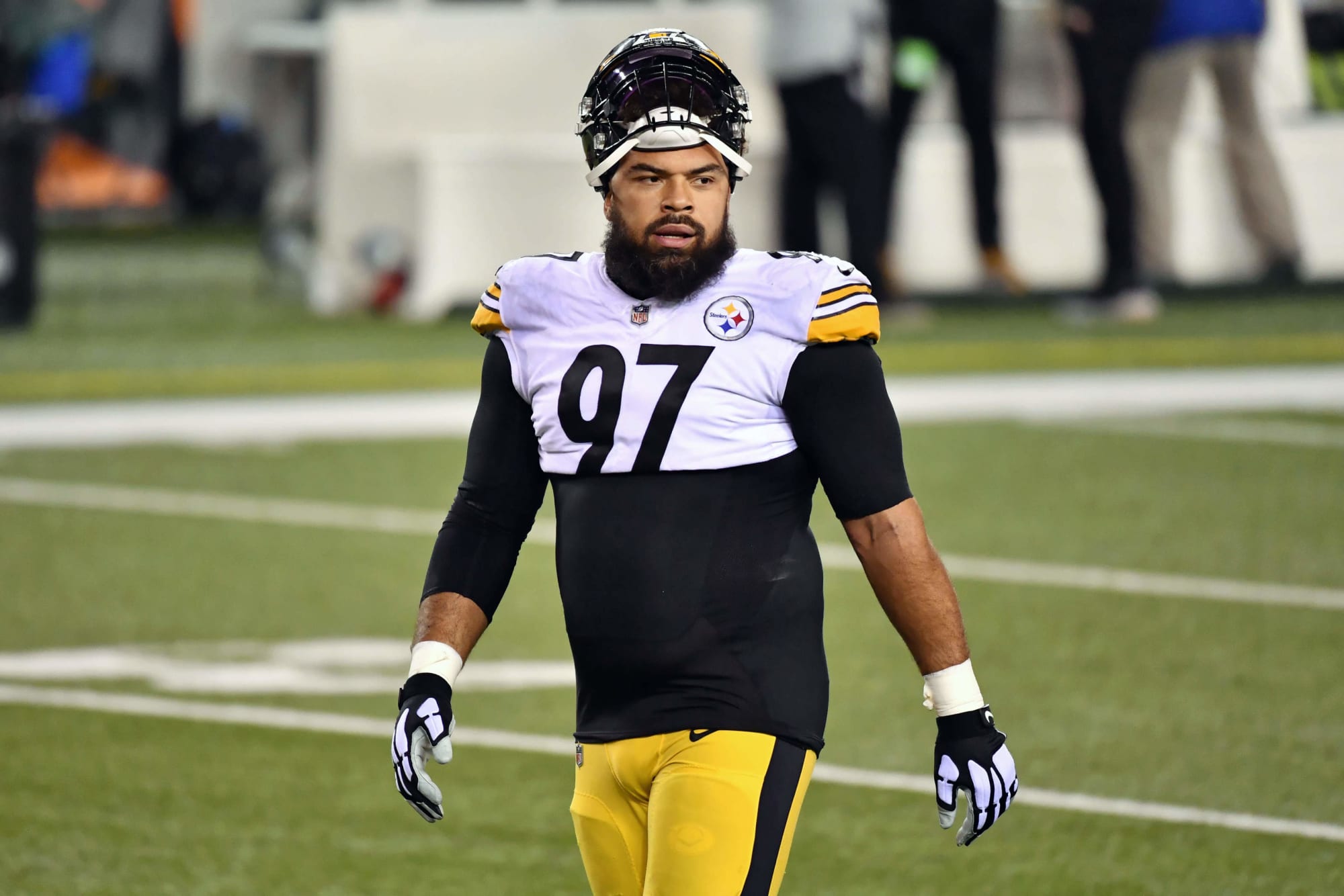 Photo of Cameron Heyward reacts to Steelers drafting his younger brother