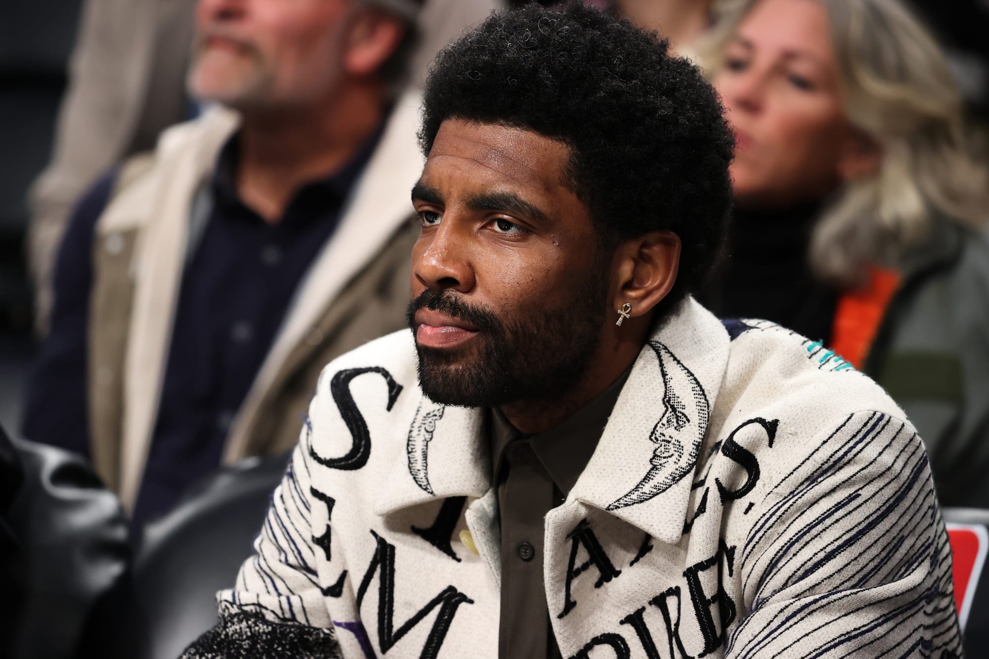 Photo of Kyrie Irving laughs in face of trade rumors, opts-in with Nets
