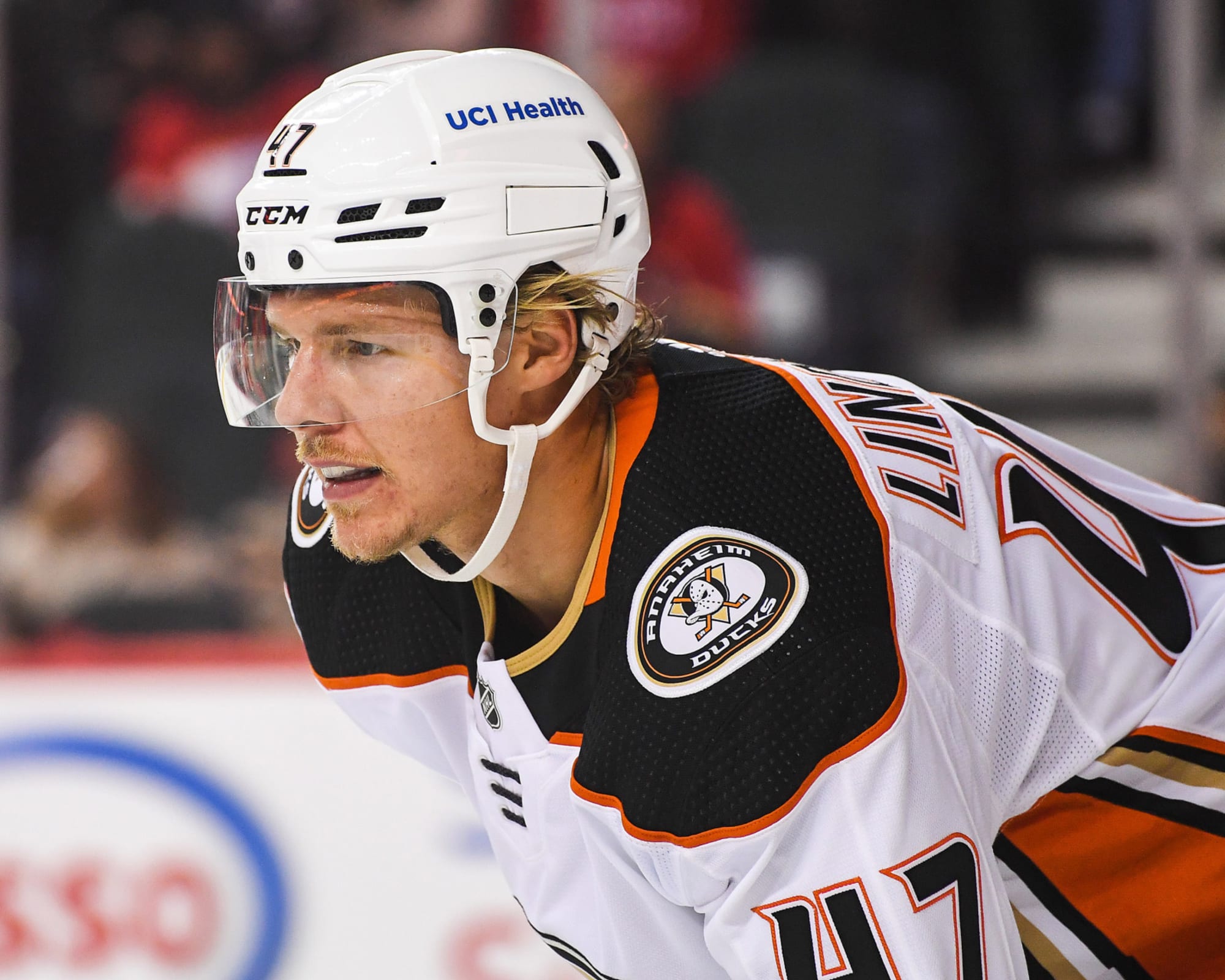 Photo of NHL Trade Grade: Ducks take home a haul for Hampus Lindholm
