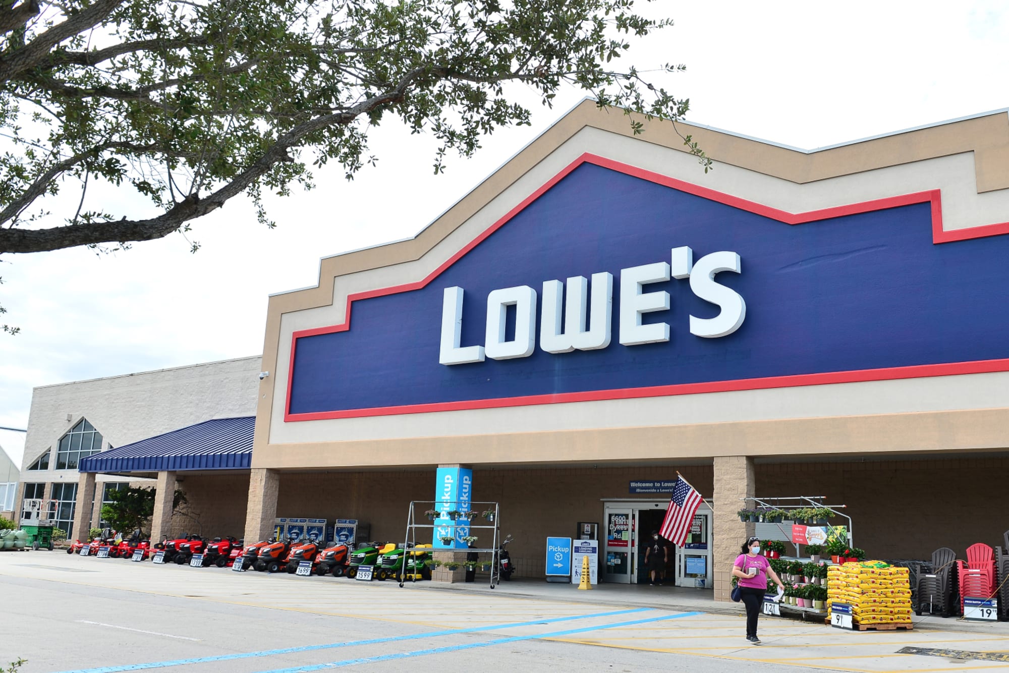 Photo of Lowe’s Labor Day hours: Is Lowe’s open on Labor Day? [Updated September 2022]