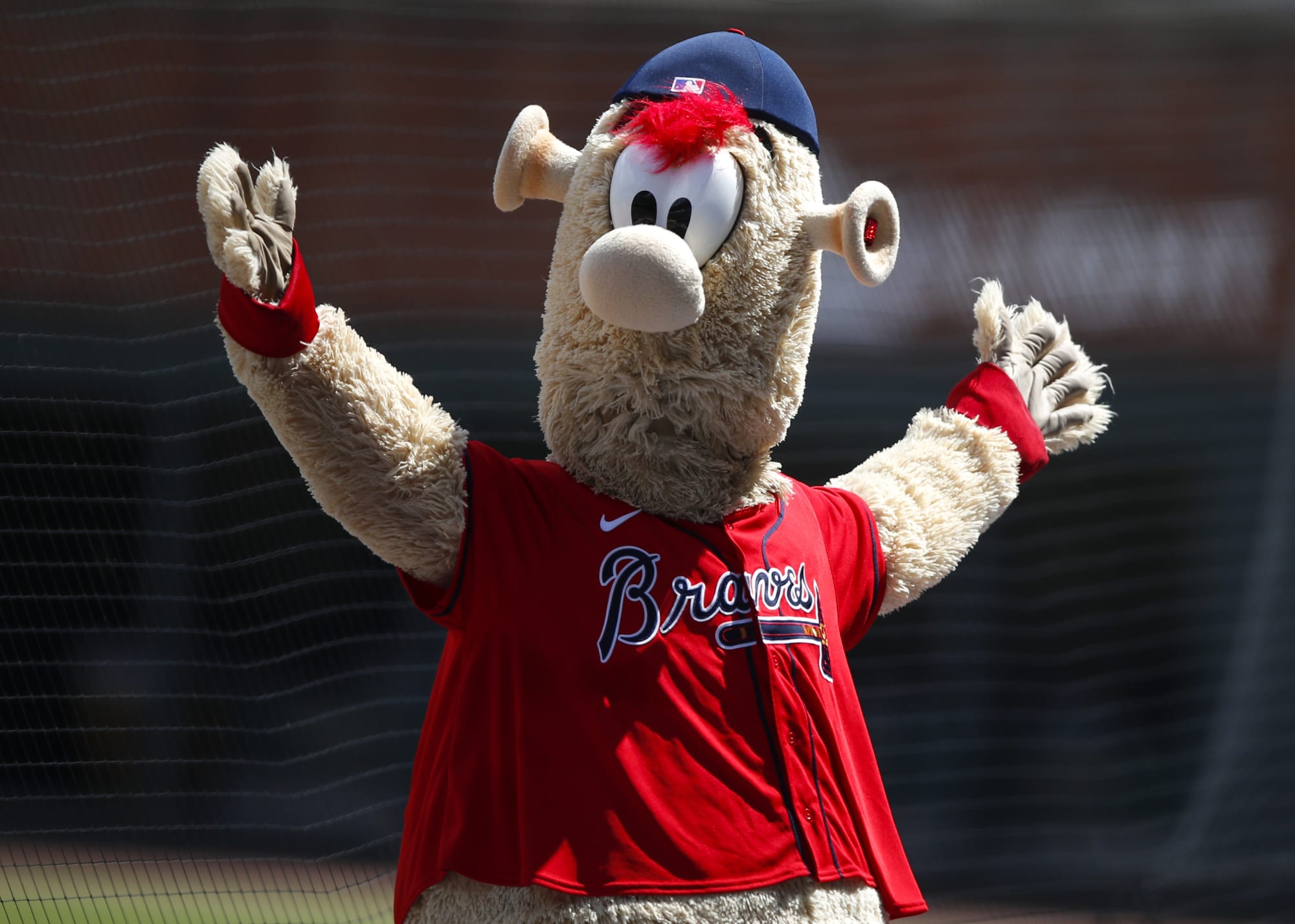 Braves mascot Blooper needs a Falcons tryout after this hit stick