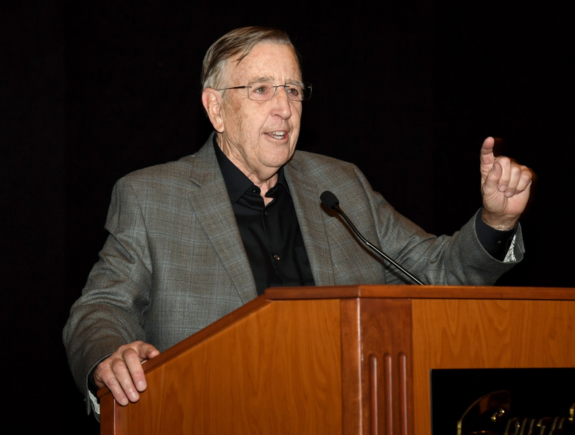 Brent Musburger no longer with the Raiders’ broadcast team