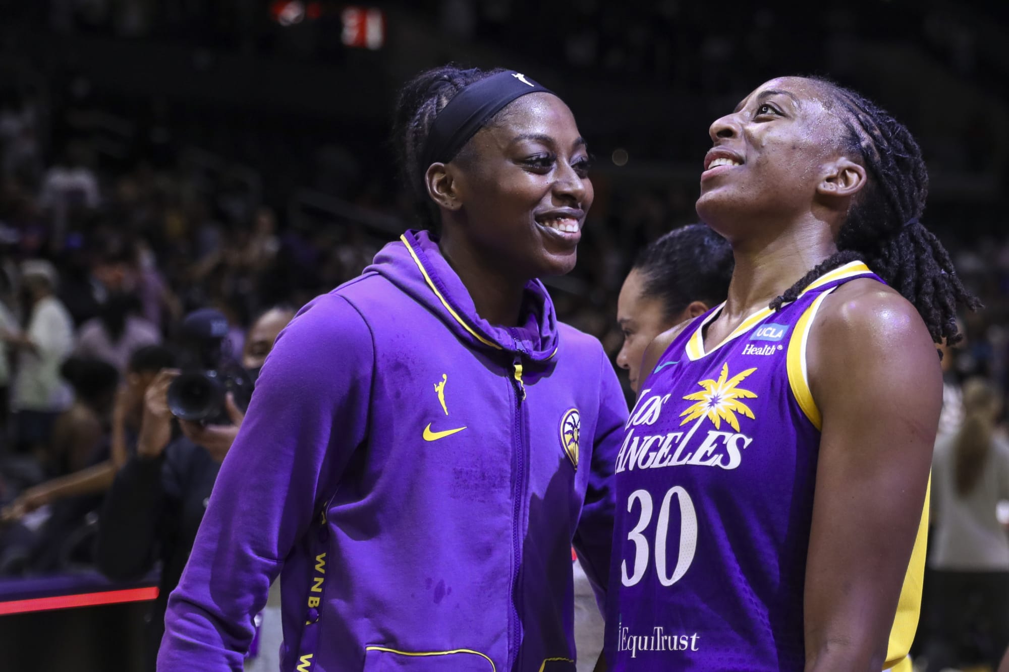 Photo of LA Sparks star calls out WNBA after fighting flight delays on road trip
