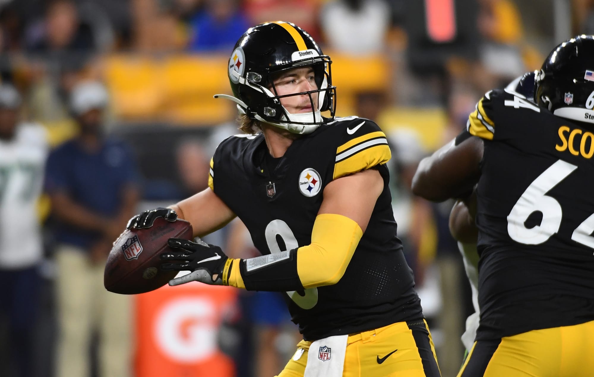 Photo of Steelers OC hypes up Kenny Pickett as starting QB decision looms