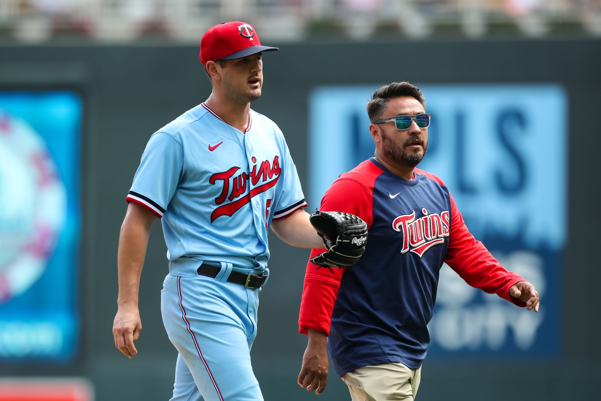 Photo of Twins’ big trade deadline acquisition leaves game early after troubling signs