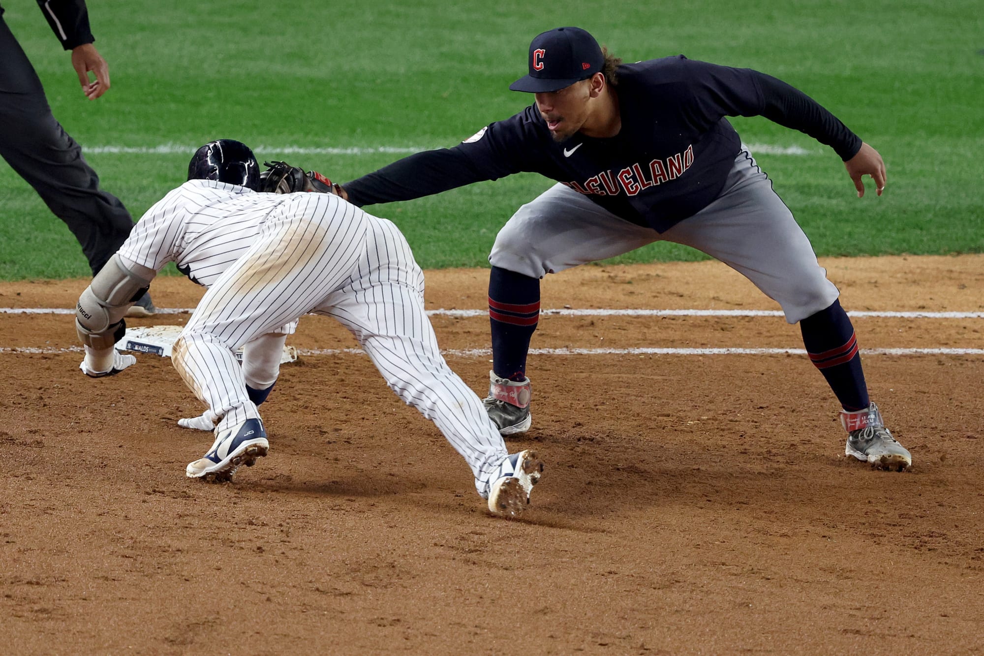 MLB Twitter roasts Yankees’ Josh Donaldson for bad baserunning