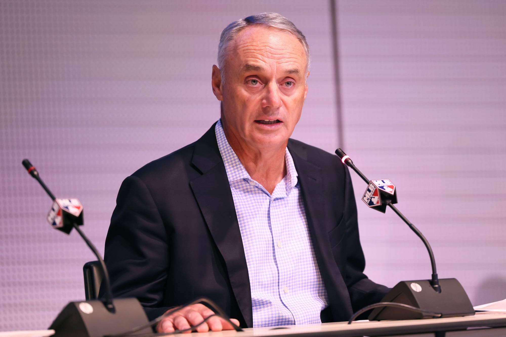 Photo of Rob Manfred vows to not repeat mistakes with uniform patches